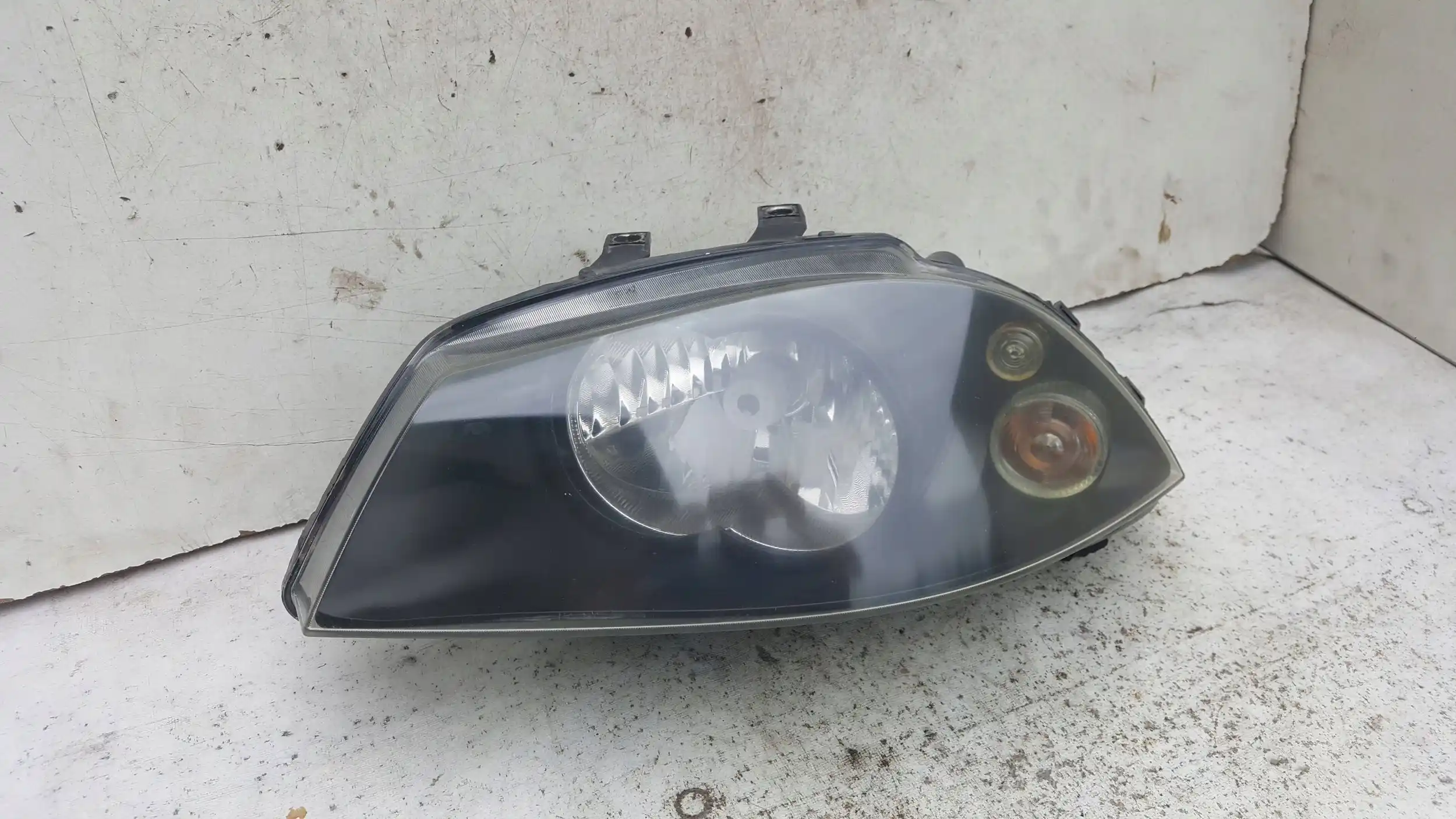 LAMPA LEWY PRZÓD PRZEDNIA SEAT IBIZA III 6L1 CORDOBA II 6L2 02-05