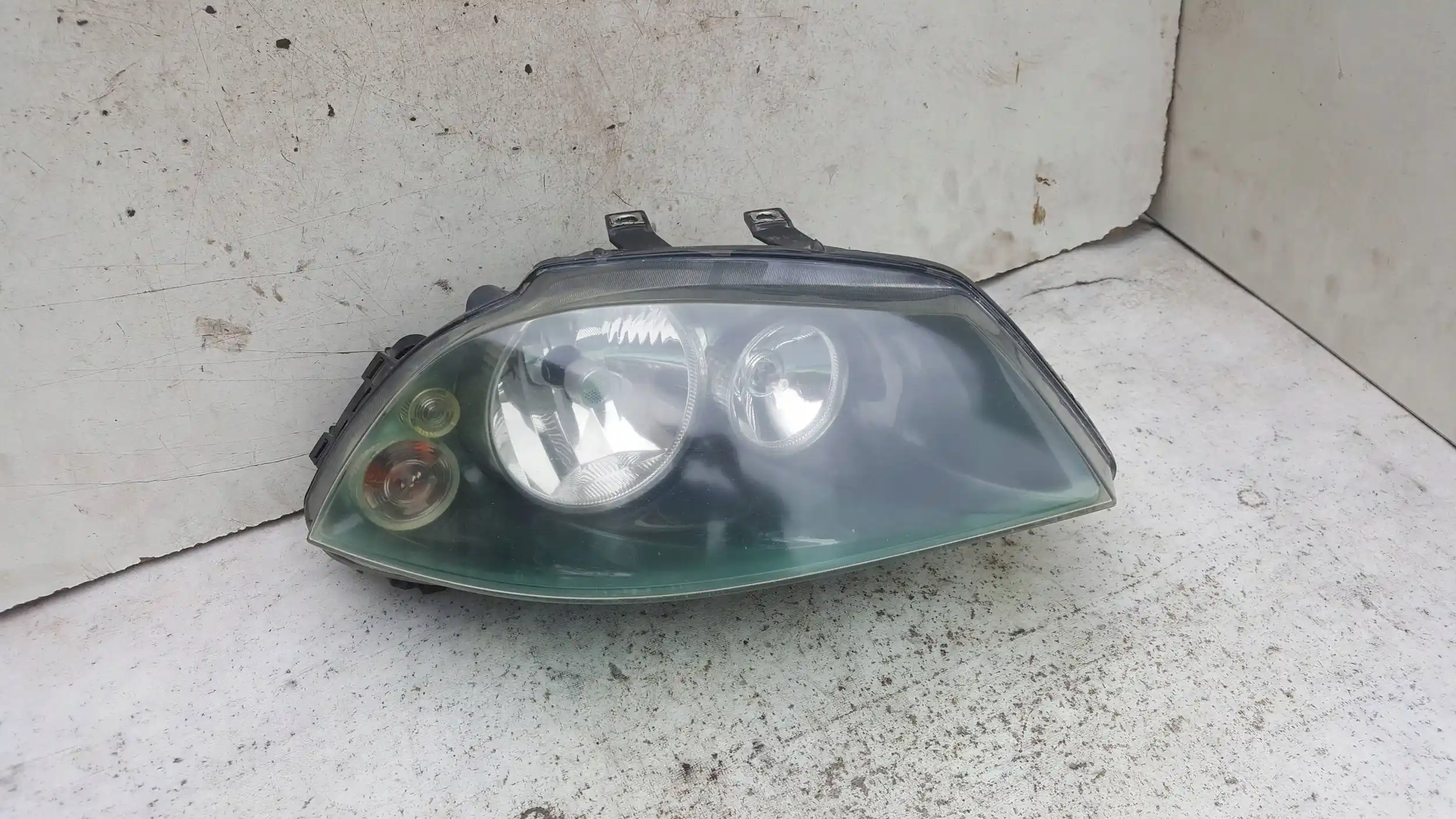 LAMPA PRAWY PRZÓD PRZEDNIA SEAT IBIZA III 6L1 CORDOBA II 6L2 LIFT 05-08