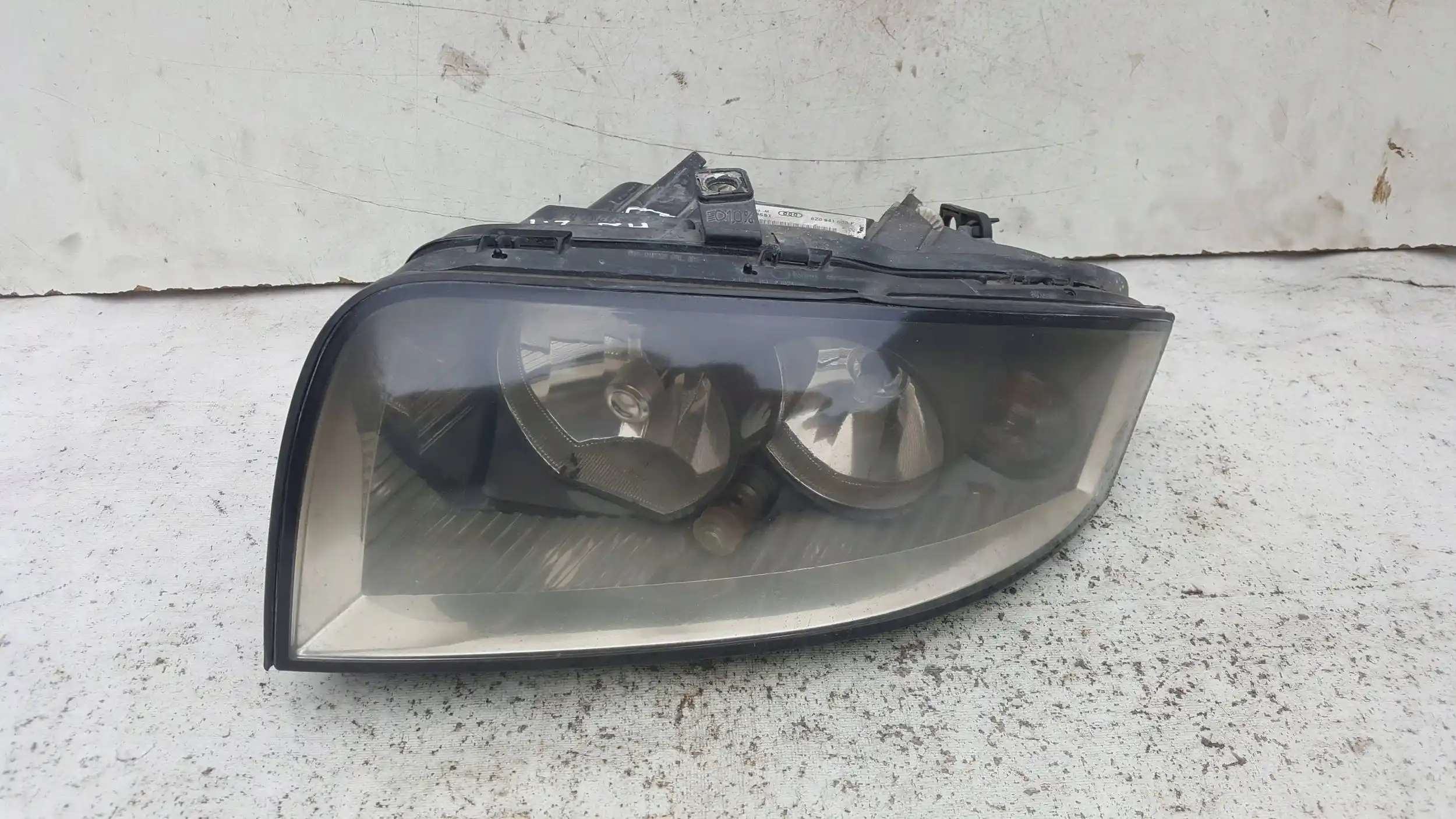 LAMPA PRAWY PRZÓD PRZEDNIA 8Z0941003K AUDI A2 99-