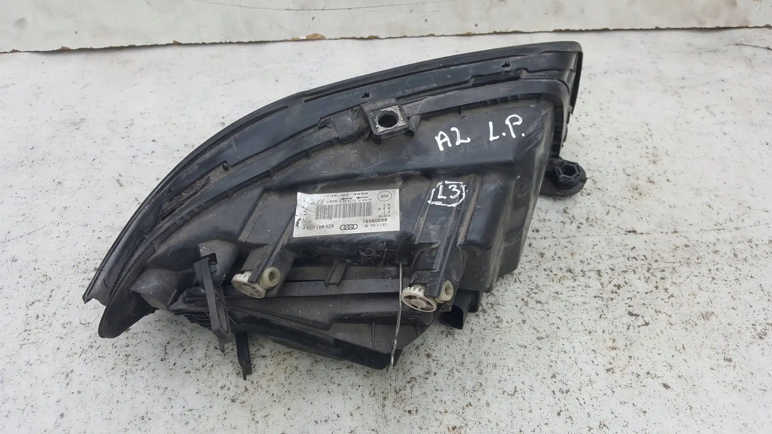 LAMPA PRAWY PRZÓD PRZEDNIA 8Z0941003K AUDI A2 99-