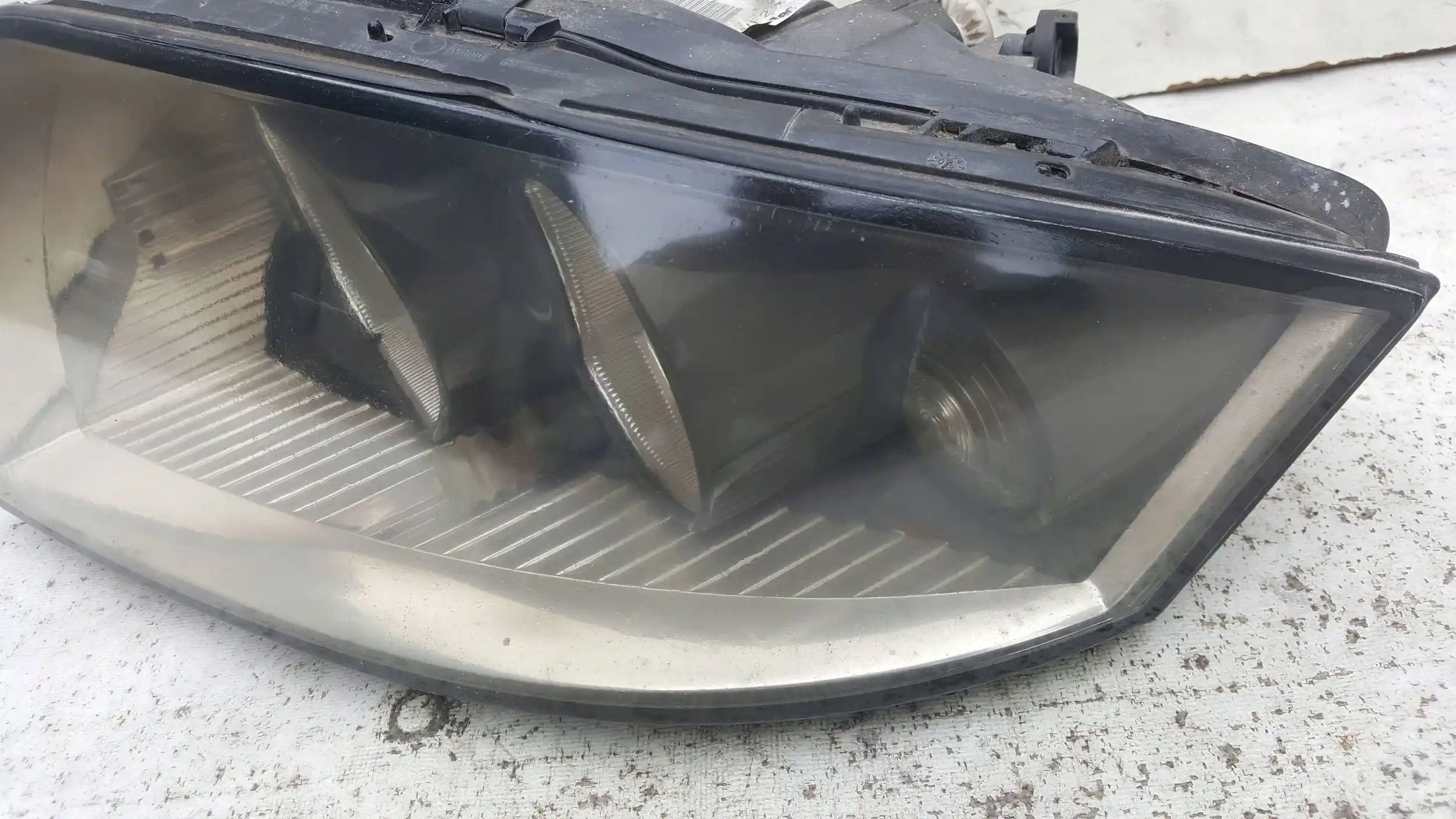 LAMPA PRAWY PRZÓD PRZEDNIA 8Z0941003K AUDI A2 99-