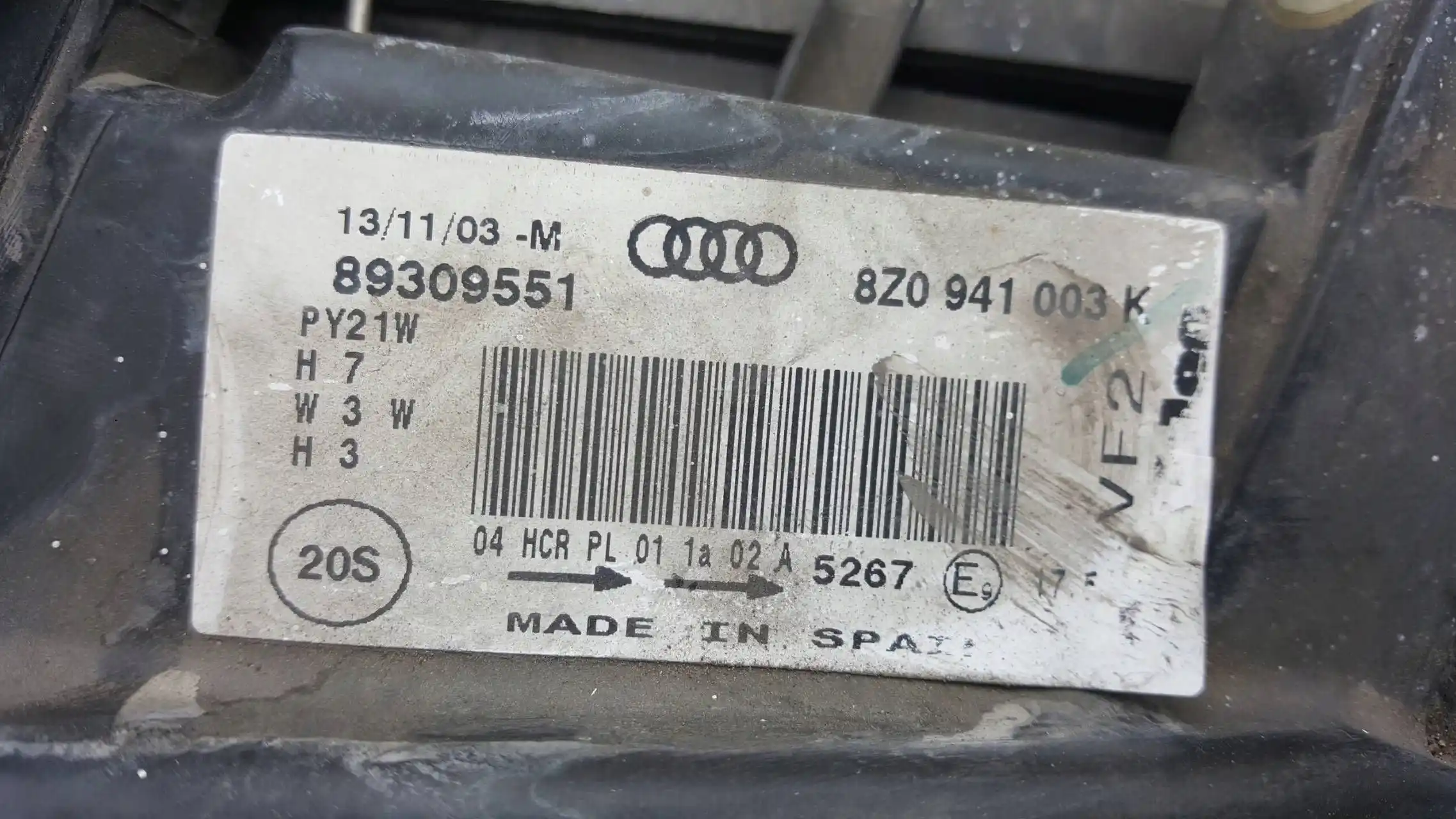 LAMPA PRAWY PRZÓD PRZEDNIA 8Z0941003K AUDI A2 99-