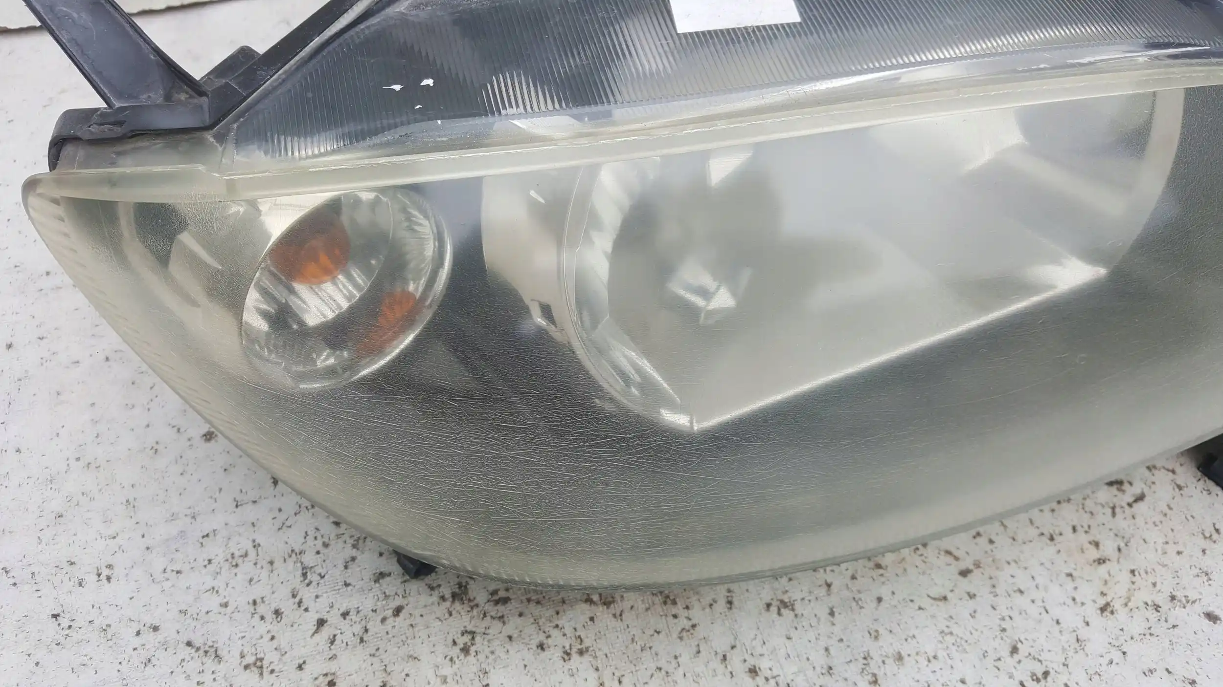 LAMPA PRAWY PRZÓD PRZEDNIA MAZDA 2 DY 02-07