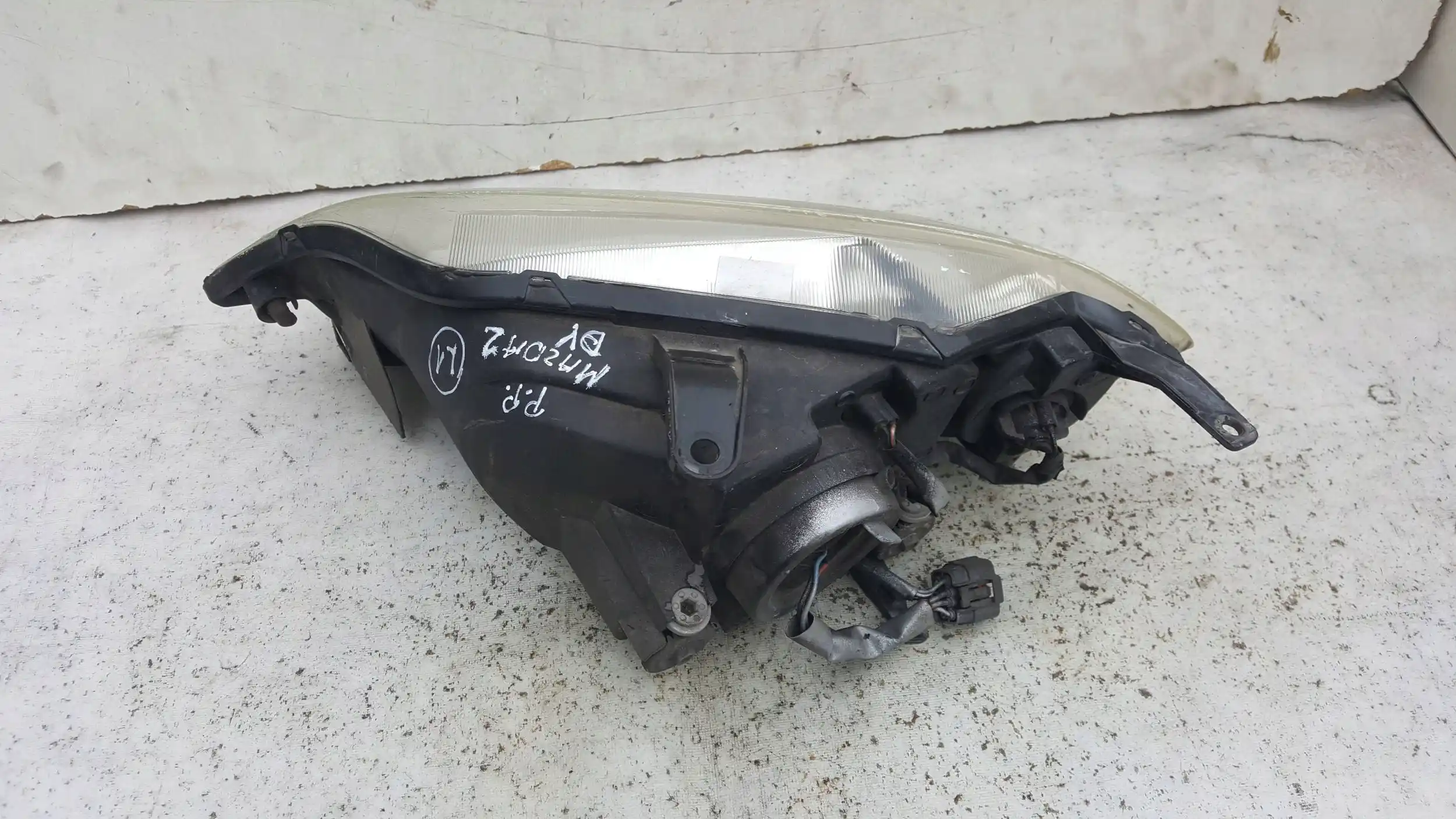 LAMPA PRAWY PRZÓD PRZEDNIA MAZDA 2 DY 02-07