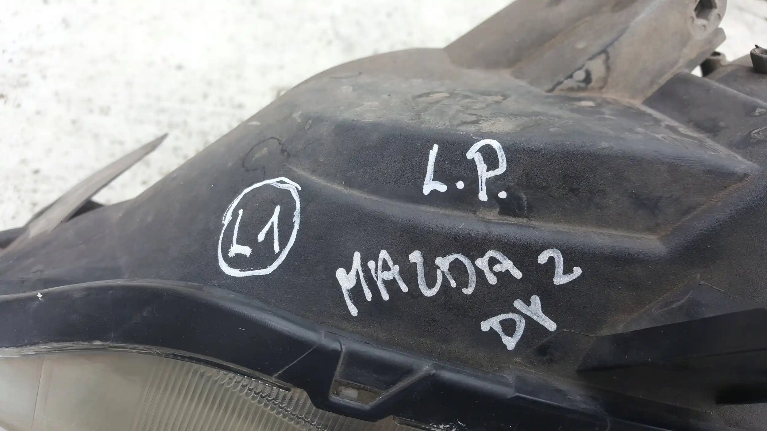 LAMPA LEWY PRZÓD PRZEDNIA 3M7113W030AF MAZDA 2 DY 02-07
