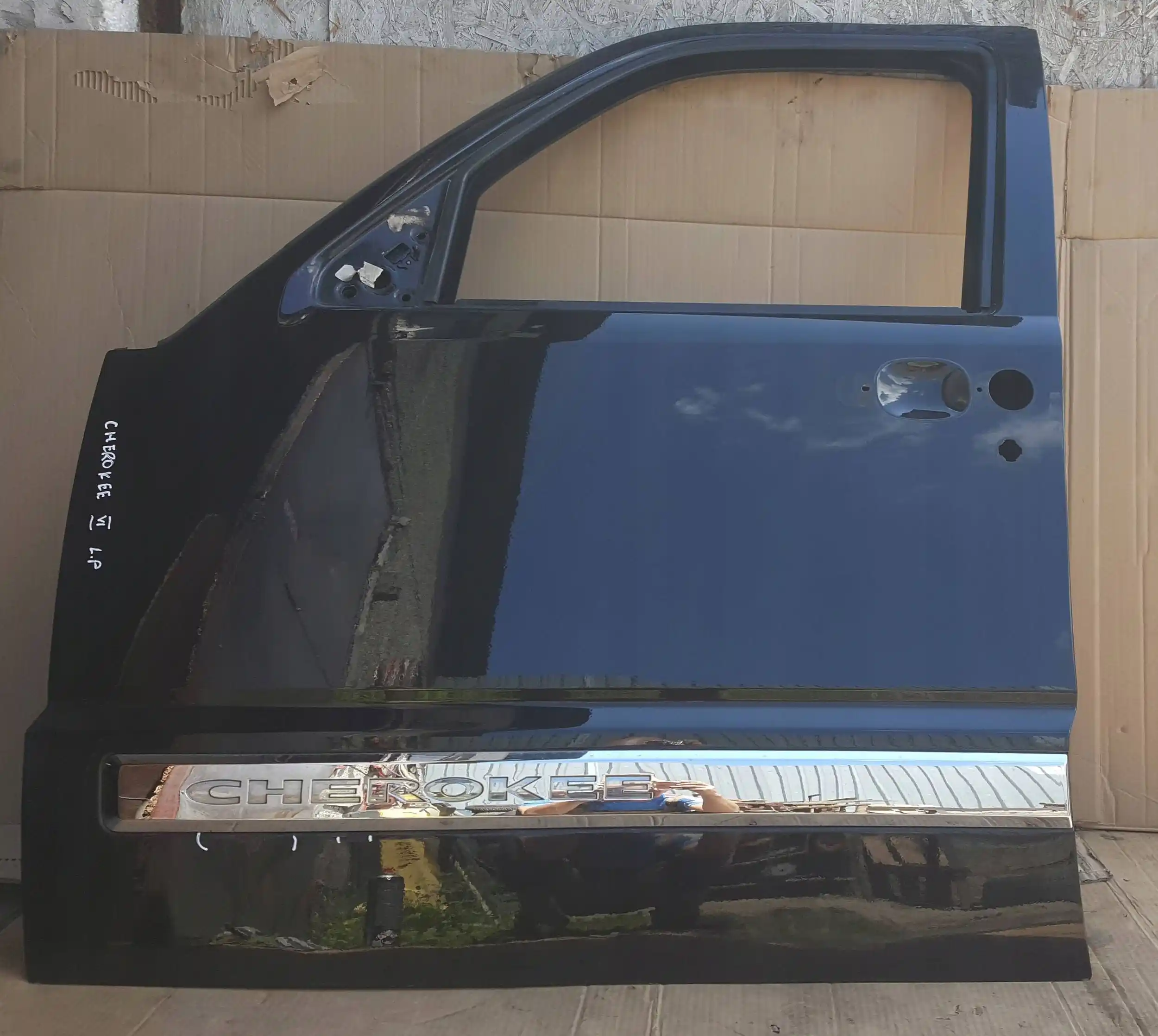 DRZWI LEWY PRZÓD PRZEDNIE JEEP CHEROKEE LIBERTY KK 07-