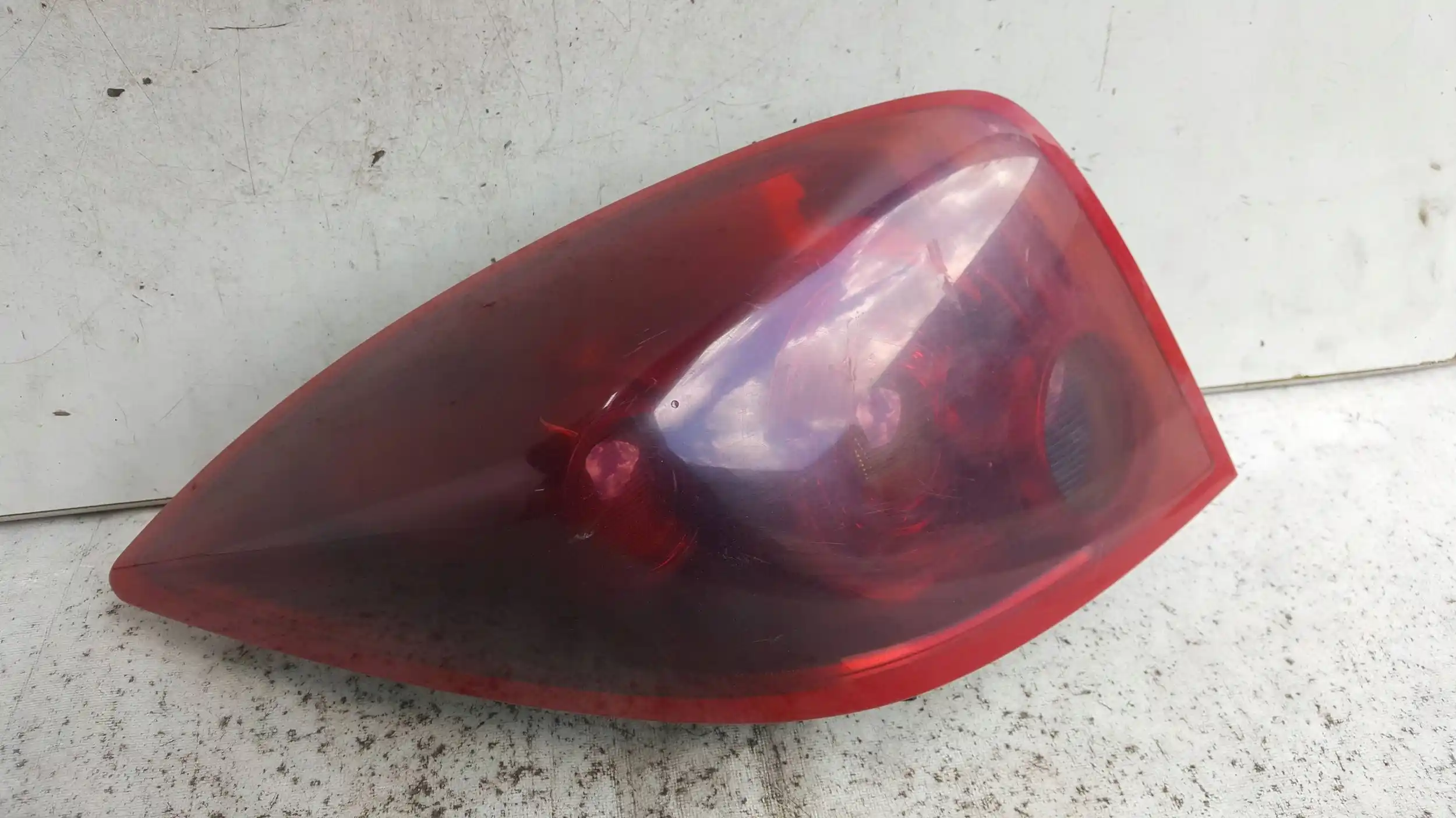 LAMPA PRAWY TYŁ TYLNA NISSAN PRIMERA III P12 HB 02-