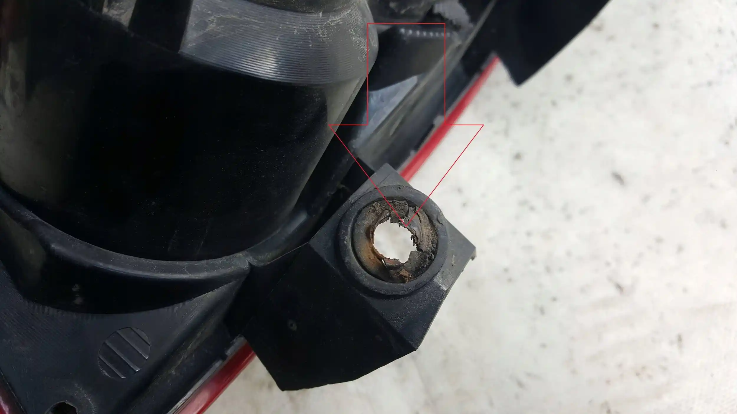 LAMPA PRAWY TYŁ TYLNA NISSAN PRIMERA III P12 HB 02-