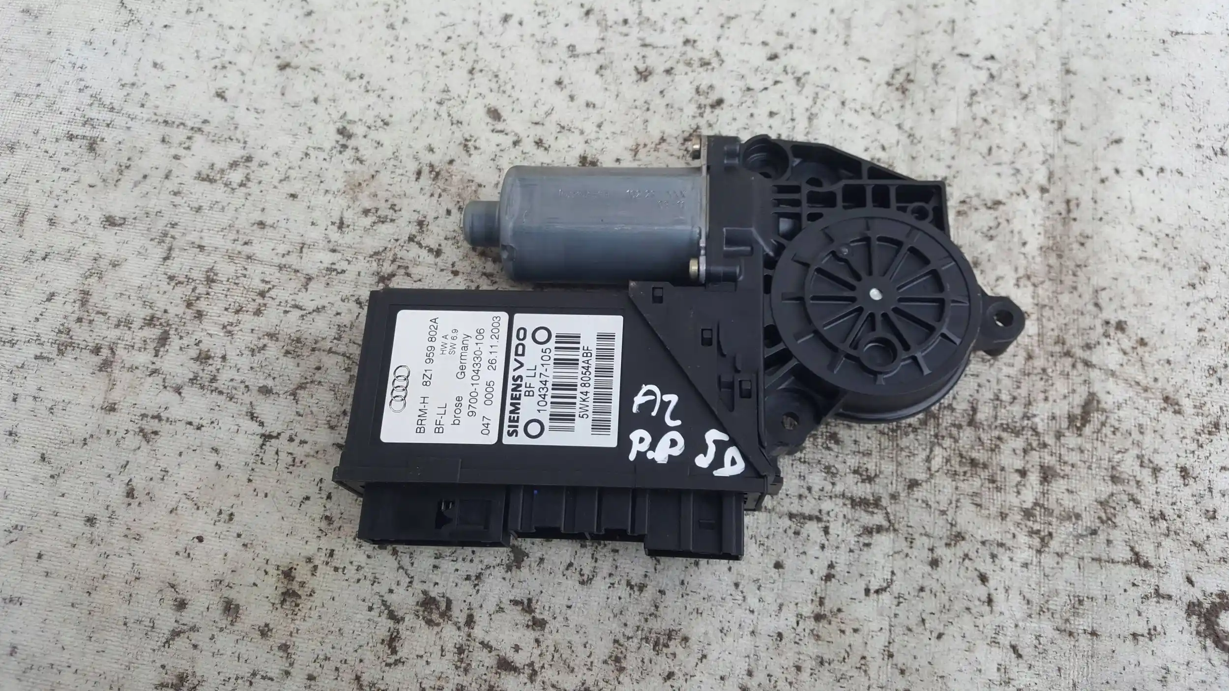 SILNICZEK SZYBY 8Z1959802A 5WK48054ABF PRAWY PRZÓD AUDI A2 5D 99-