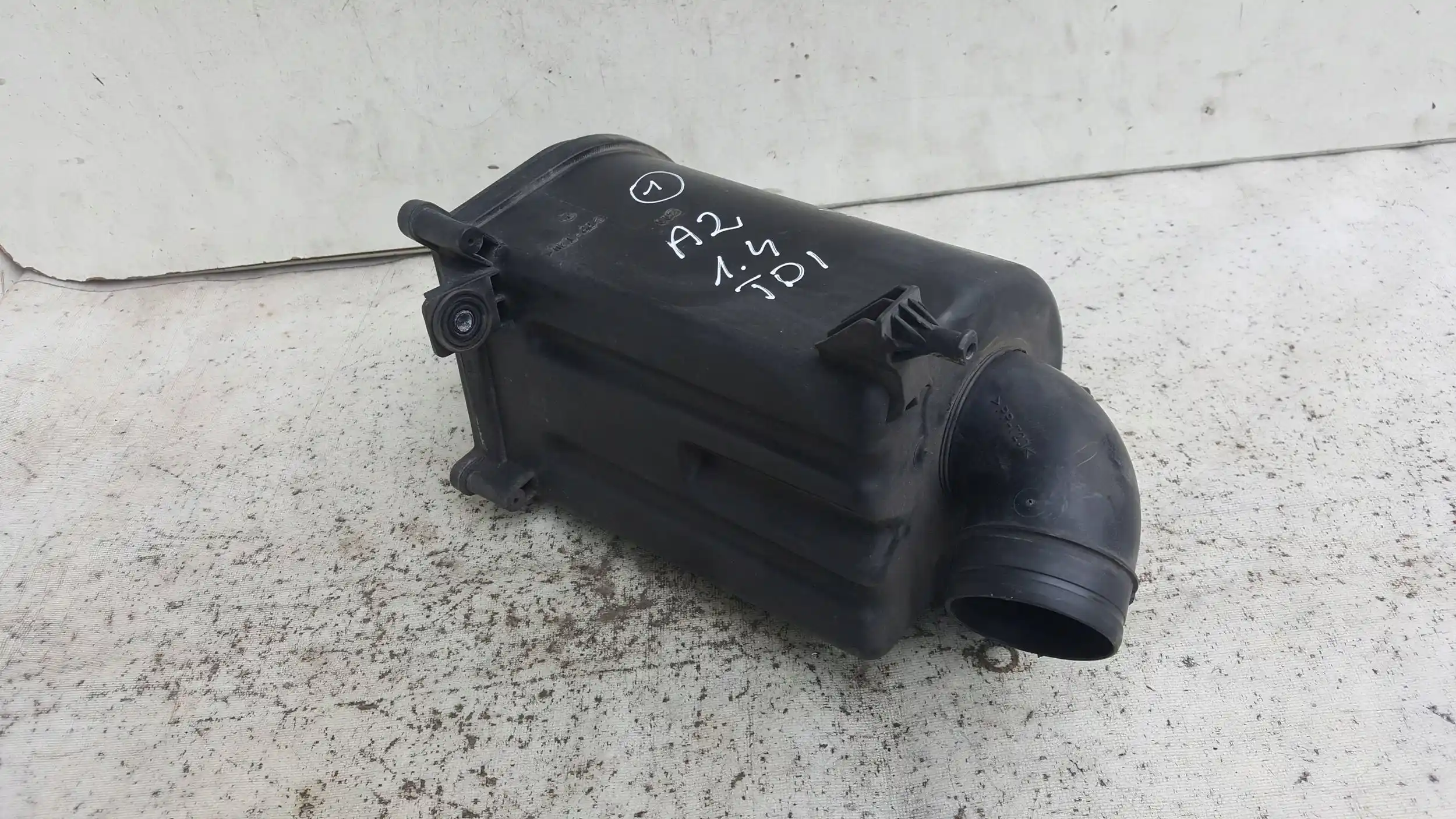 OBUDOWA FILTRA POWIETRZA 8Z0129607C AUDI A2 1.4 TDI 99-