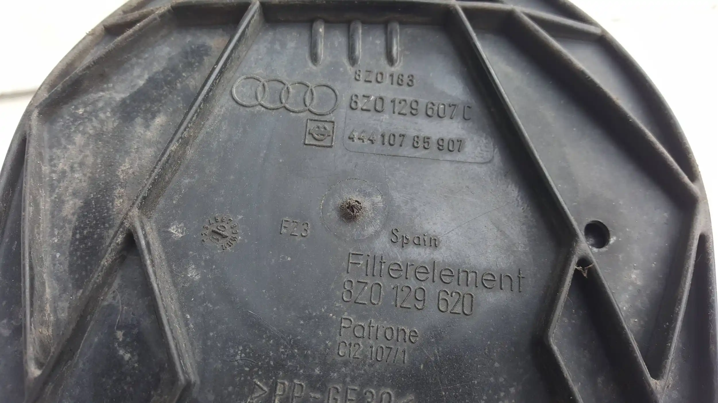 OBUDOWA FILTRA POWIETRZA 8Z0129607C AUDI A2 1.4 TDI 99-