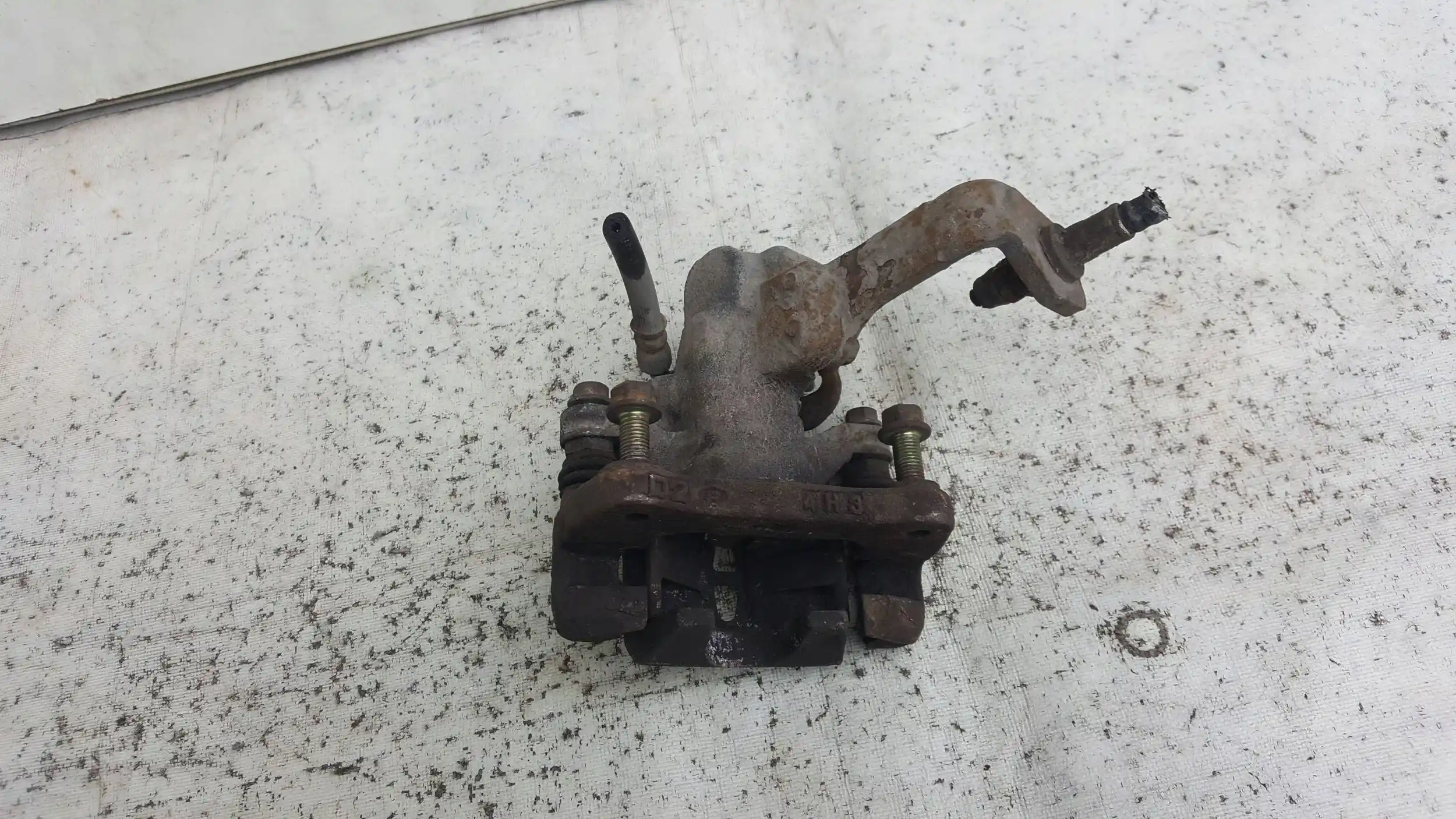 ZACISK LEWY TYŁ TYLNY HONDA JAZZ II 02-