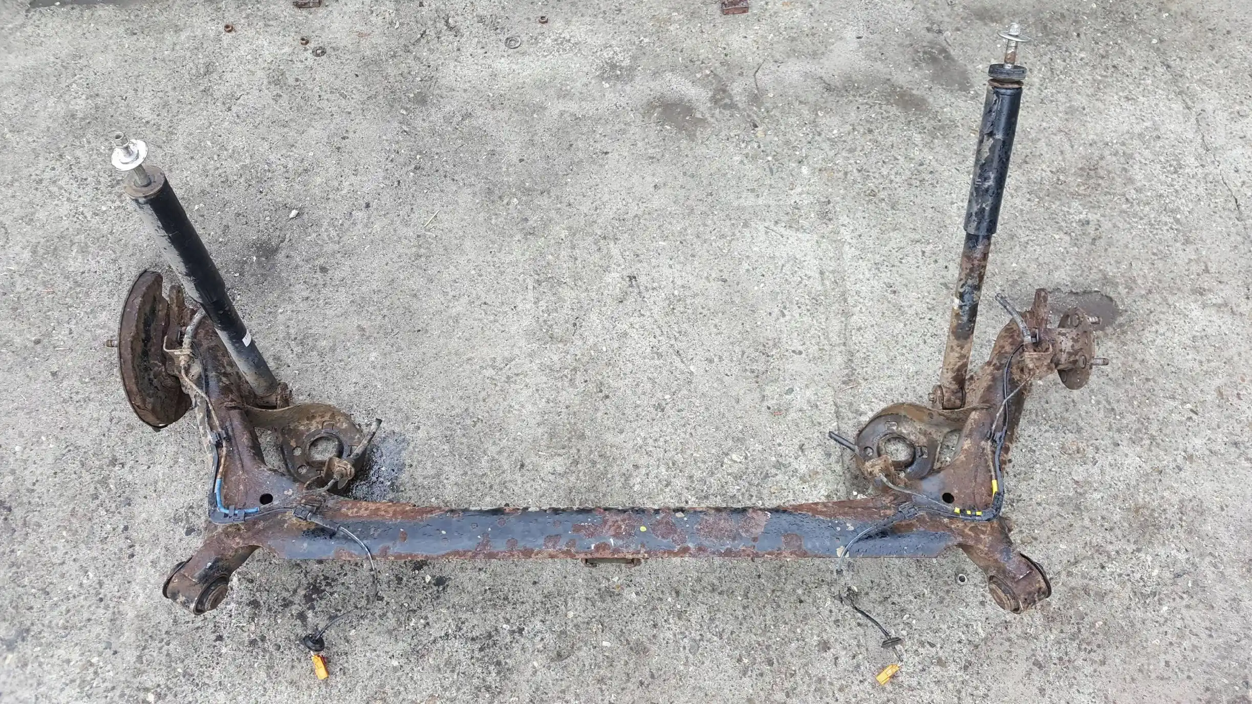 SANKI BELKA ZAWIESZENIA OŚ TYŁ TYLNA TARCZE ABS HONDA JAZZ B 5D 02-08