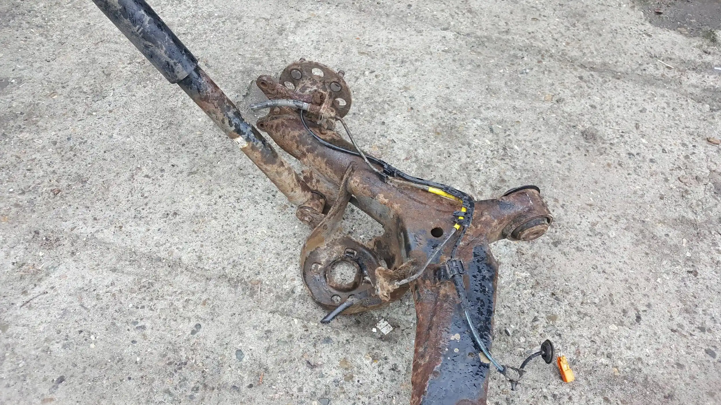 SANKI BELKA ZAWIESZENIA OŚ TYŁ TYLNA TARCZE ABS HONDA JAZZ B 5D 02-08