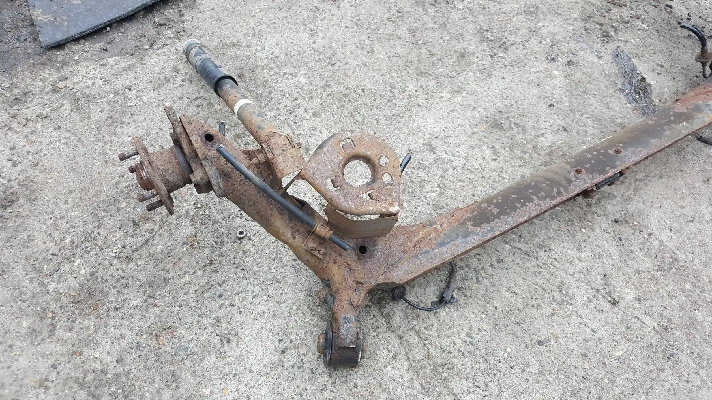 SANKI BELKA ZAWIESZENIA OŚ TYŁ TYLNA TARCZE ABS HONDA JAZZ B 5D 02-08