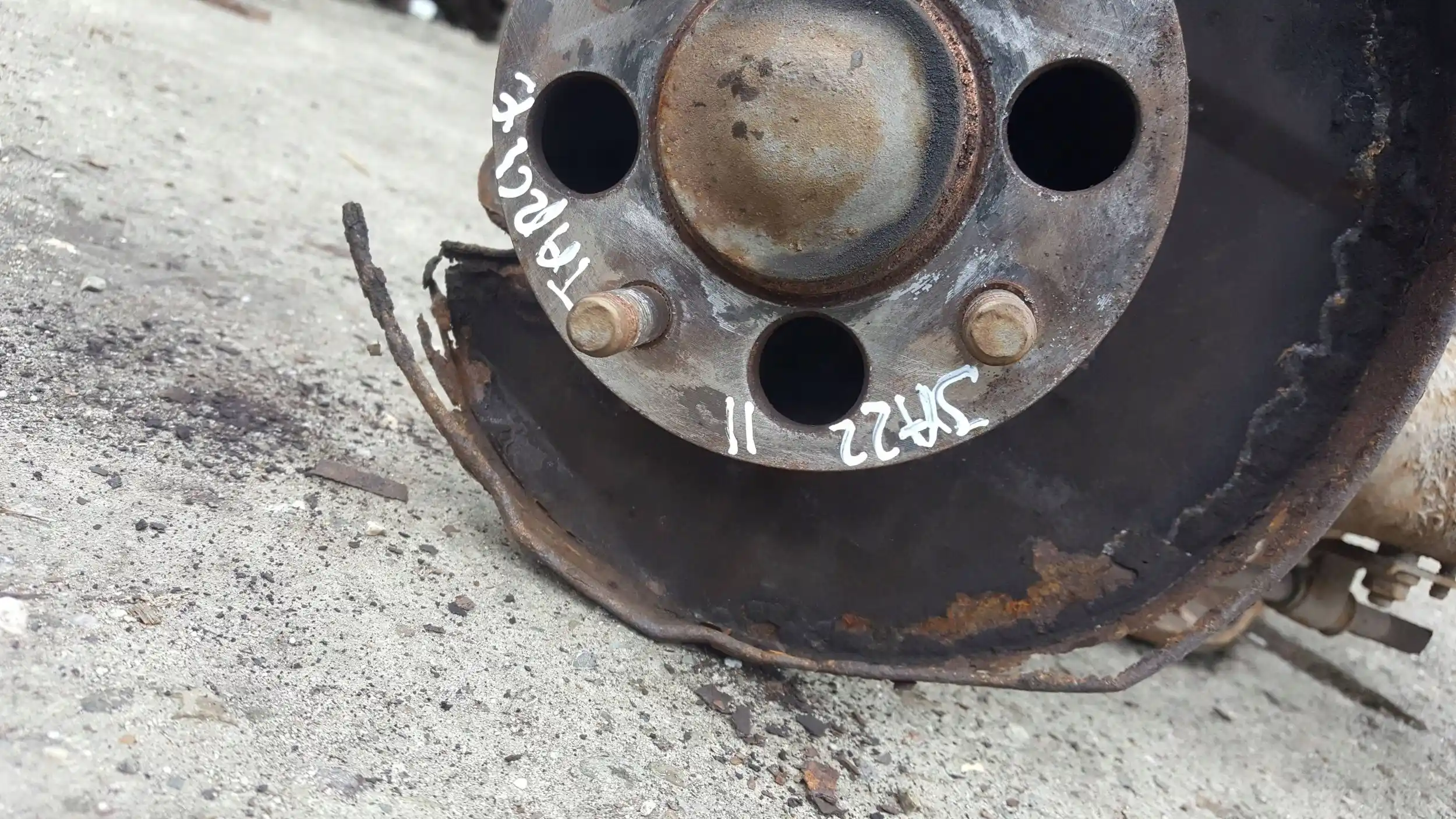 SANKI BELKA ZAWIESZENIA OŚ TYŁ TYLNA TARCZE ABS HONDA JAZZ B 5D 02-08