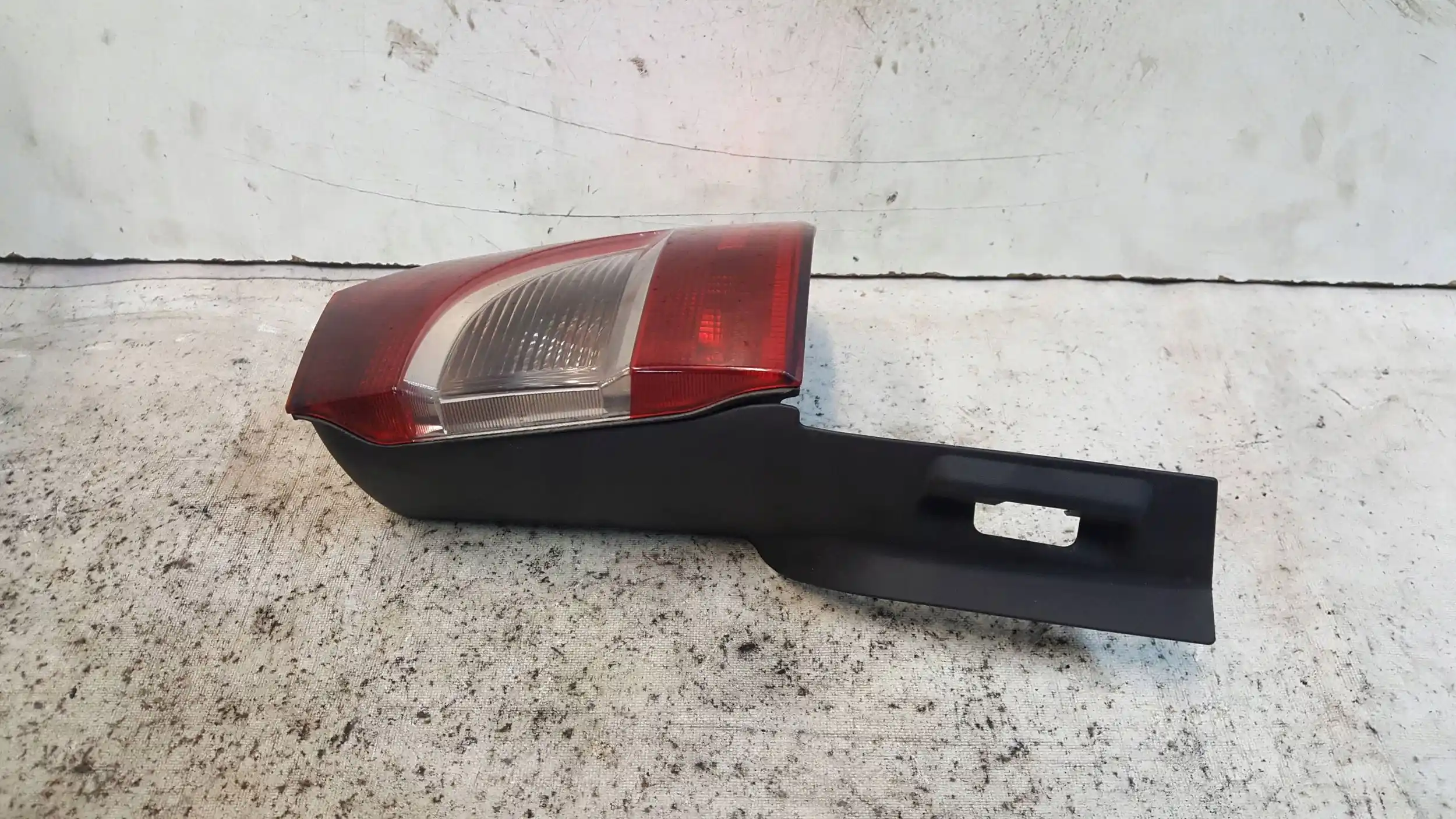 LAMPA PRAWY TYŁ TYLNA FORD GALAXY MK3 06-10