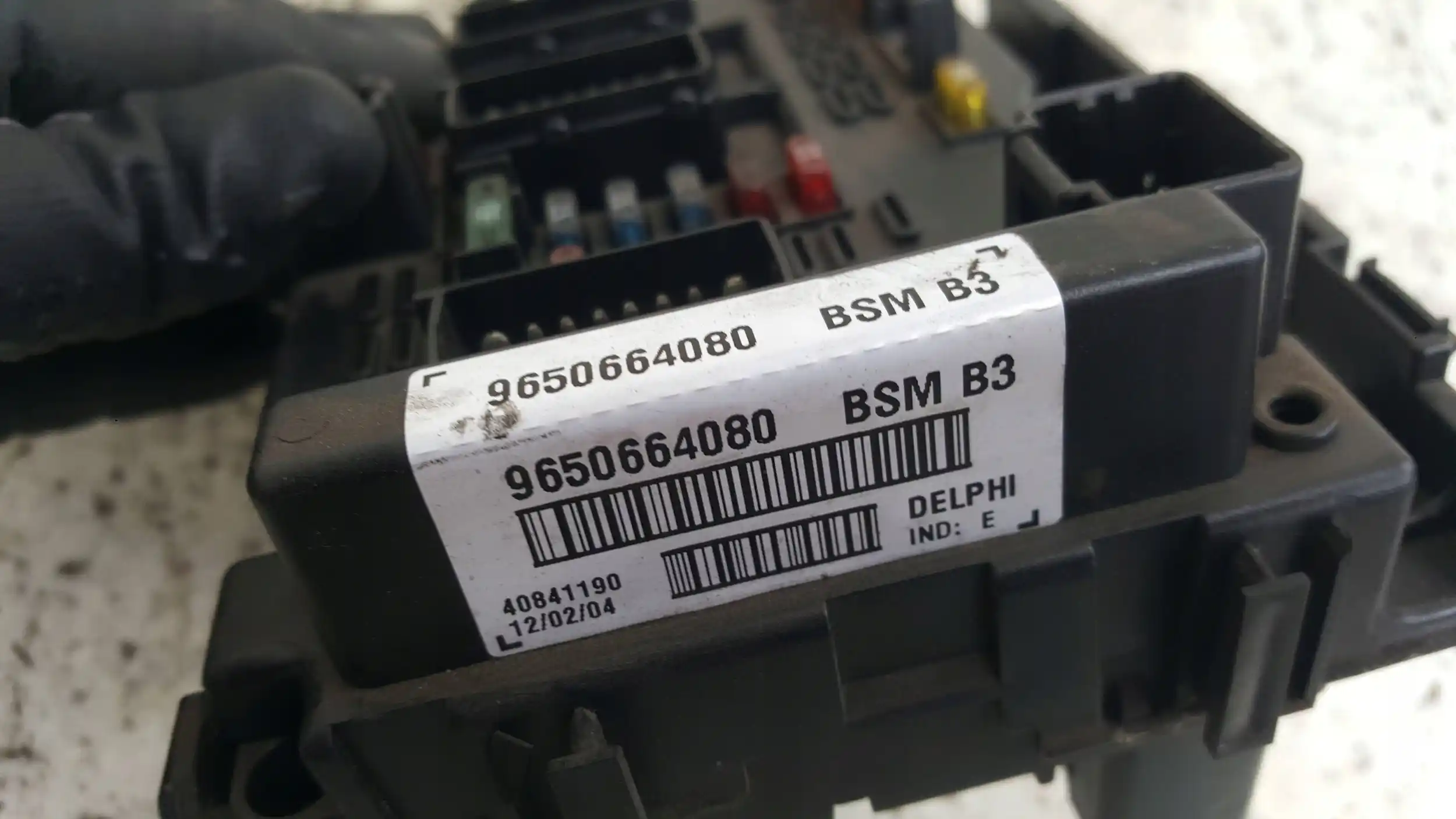 SKRZYNKA BEZPIECZNIKÓW MODUŁ BSM 9650664080 B3 PEUGEOT 307