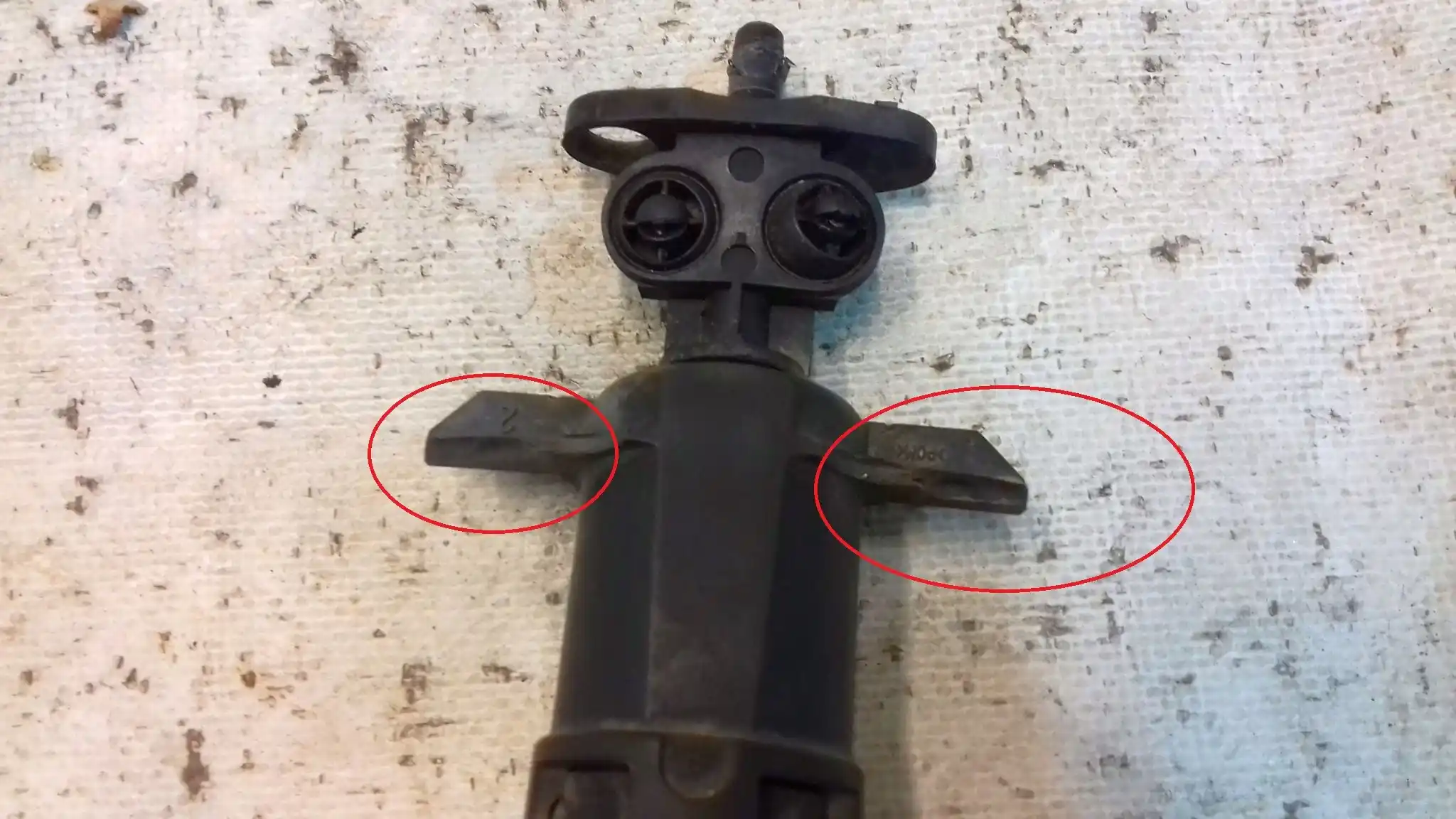 DYSZA POMPKA SPRYSKIWACZA LAMPY LEWY PRZÓD CITROEN C4 I 04-