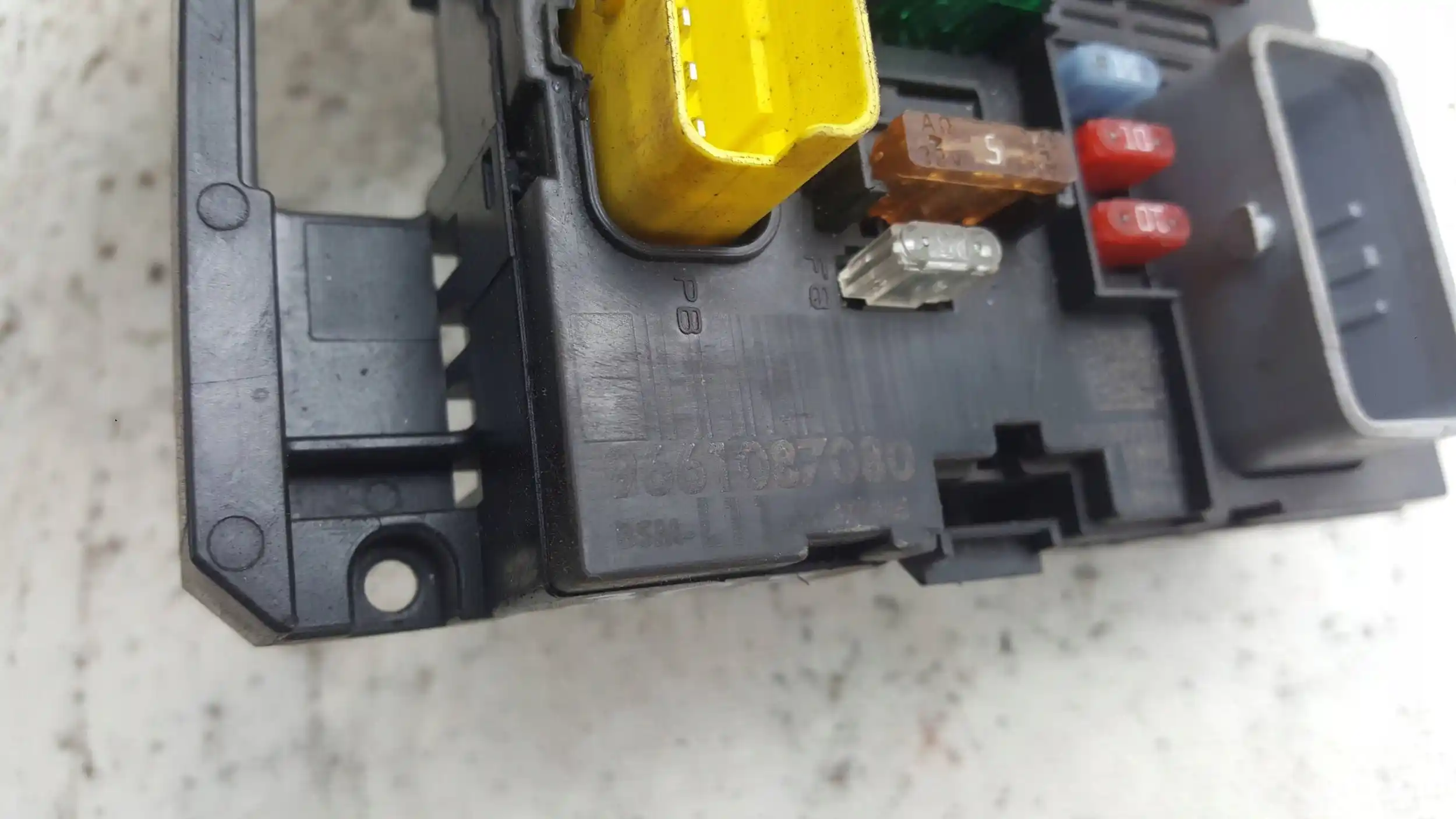 SKRZYNKA BEZPIECZNIKÓW MODUŁ BSM 9661087080 PEUGEOT 307 01-
