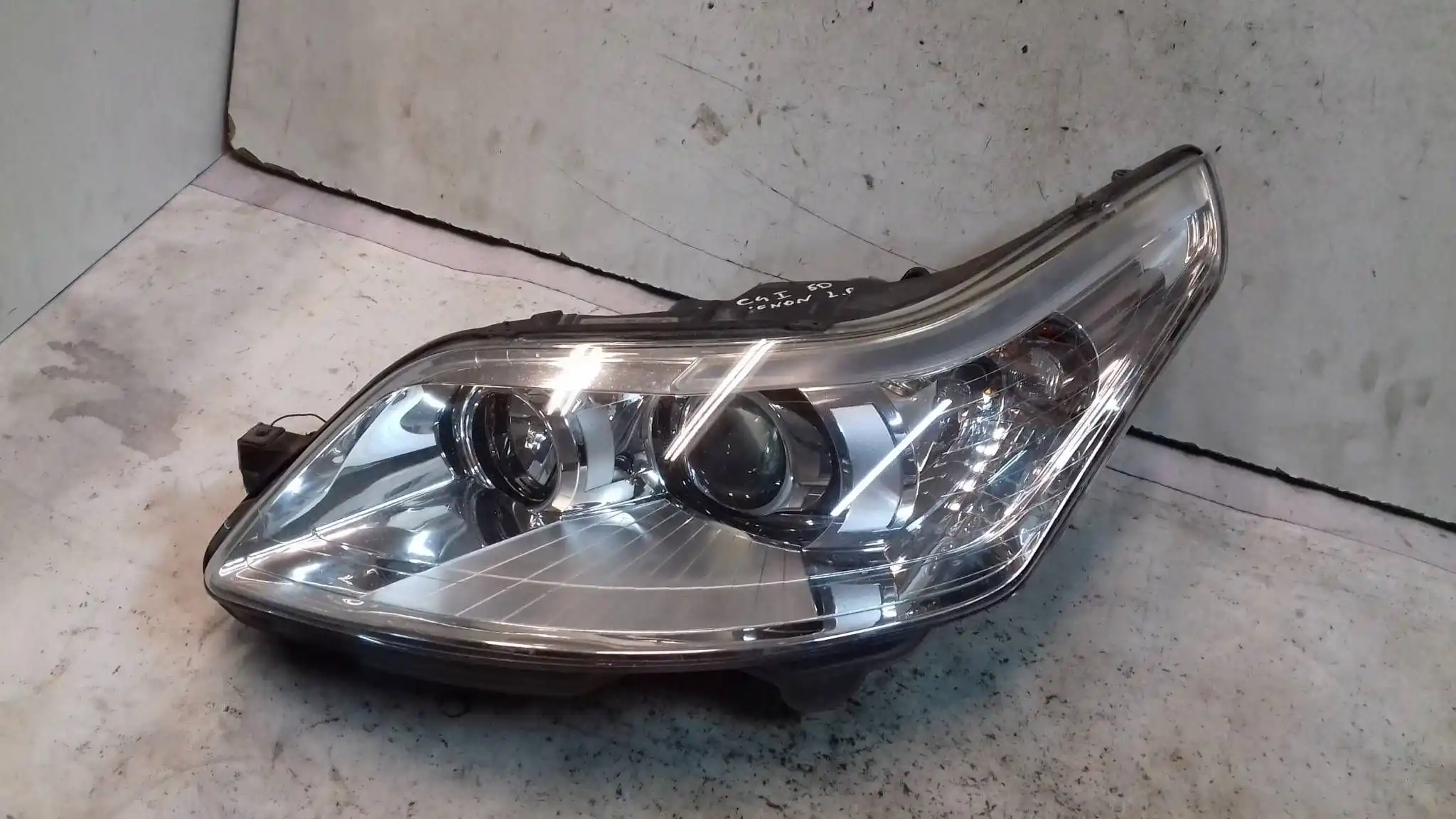LAMPA LEWY PRZÓD PRZEDNIA XENON 89902322 CITROEN C4 I 04-