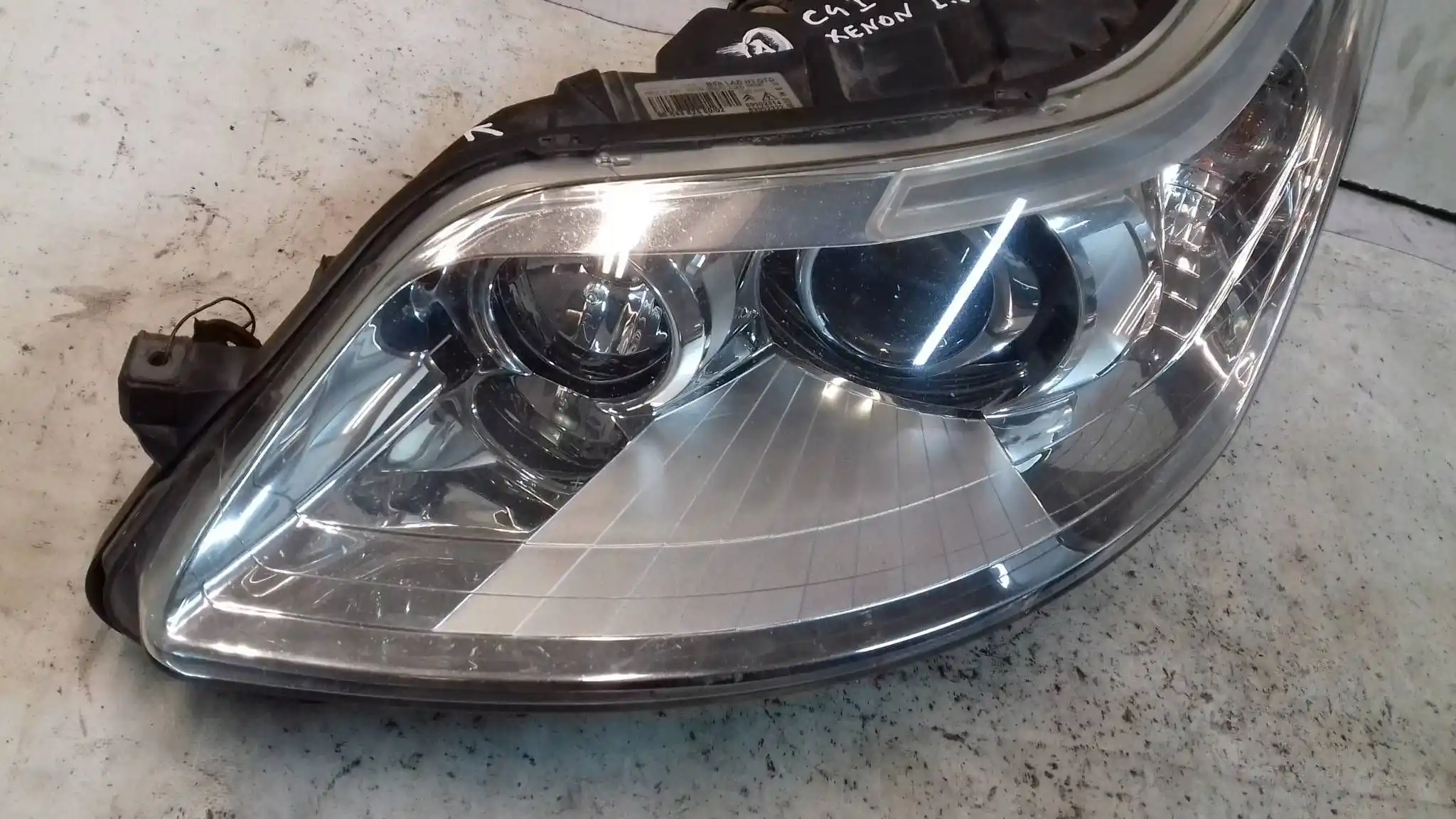 LAMPA LEWY PRZÓD PRZEDNIA XENON 89902322 CITROEN C4 I 04-