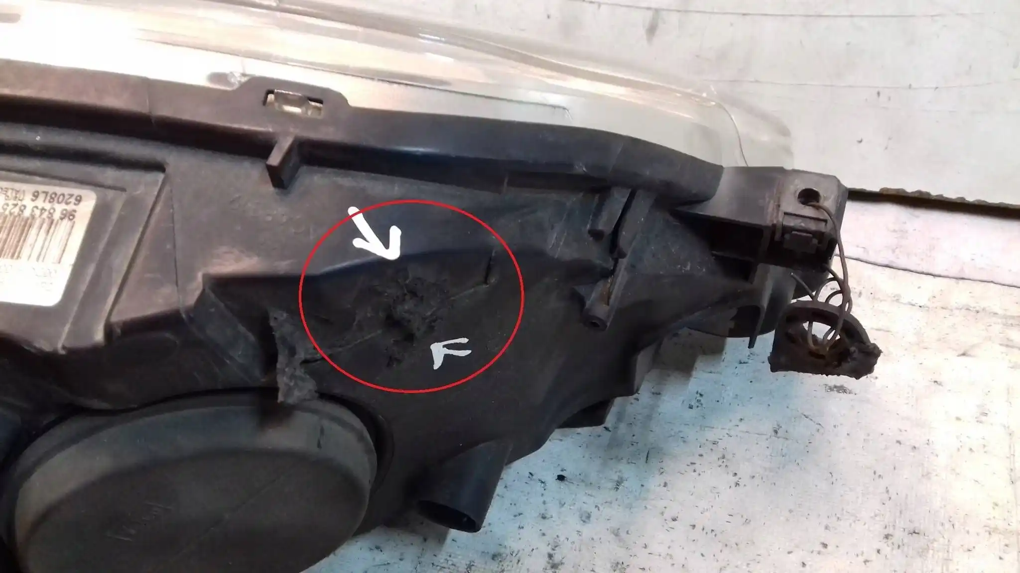 LAMPA LEWY PRZÓD PRZEDNIA XENON 89902322 CITROEN C4 I 04-