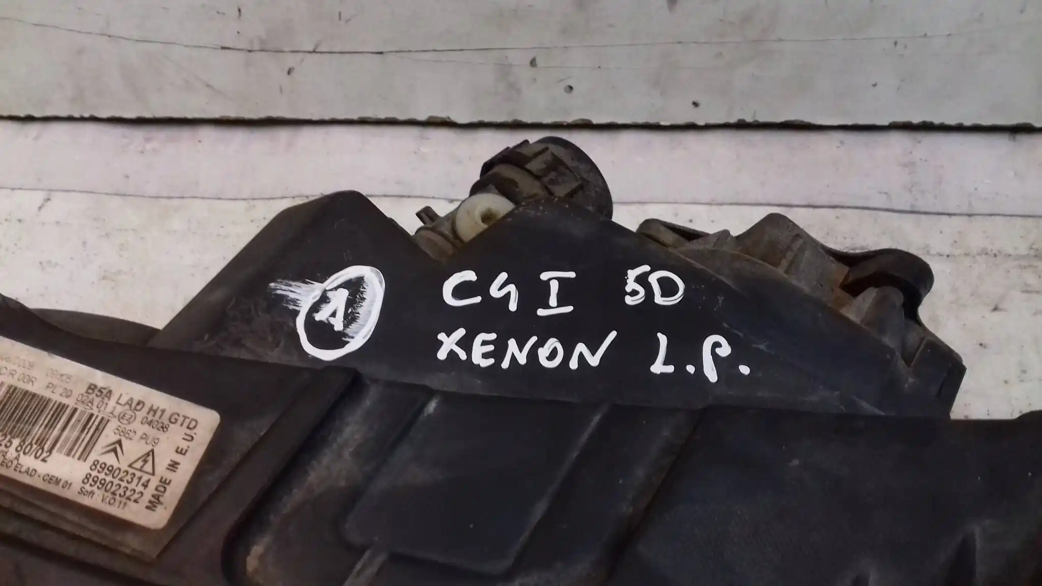 LAMPA LEWY PRZÓD PRZEDNIA XENON 89902322 CITROEN C4 I 04-