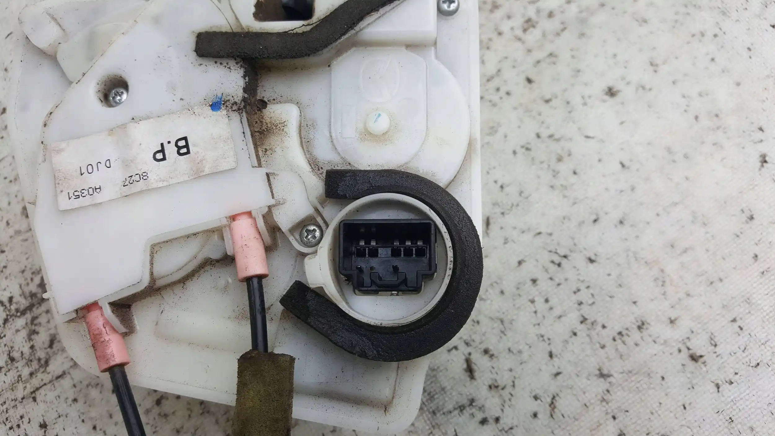 ZAMEK DRZWI LEWY PRZÓD 8C27A0351 7 PIN MAZDA 2 DE 3D 07-