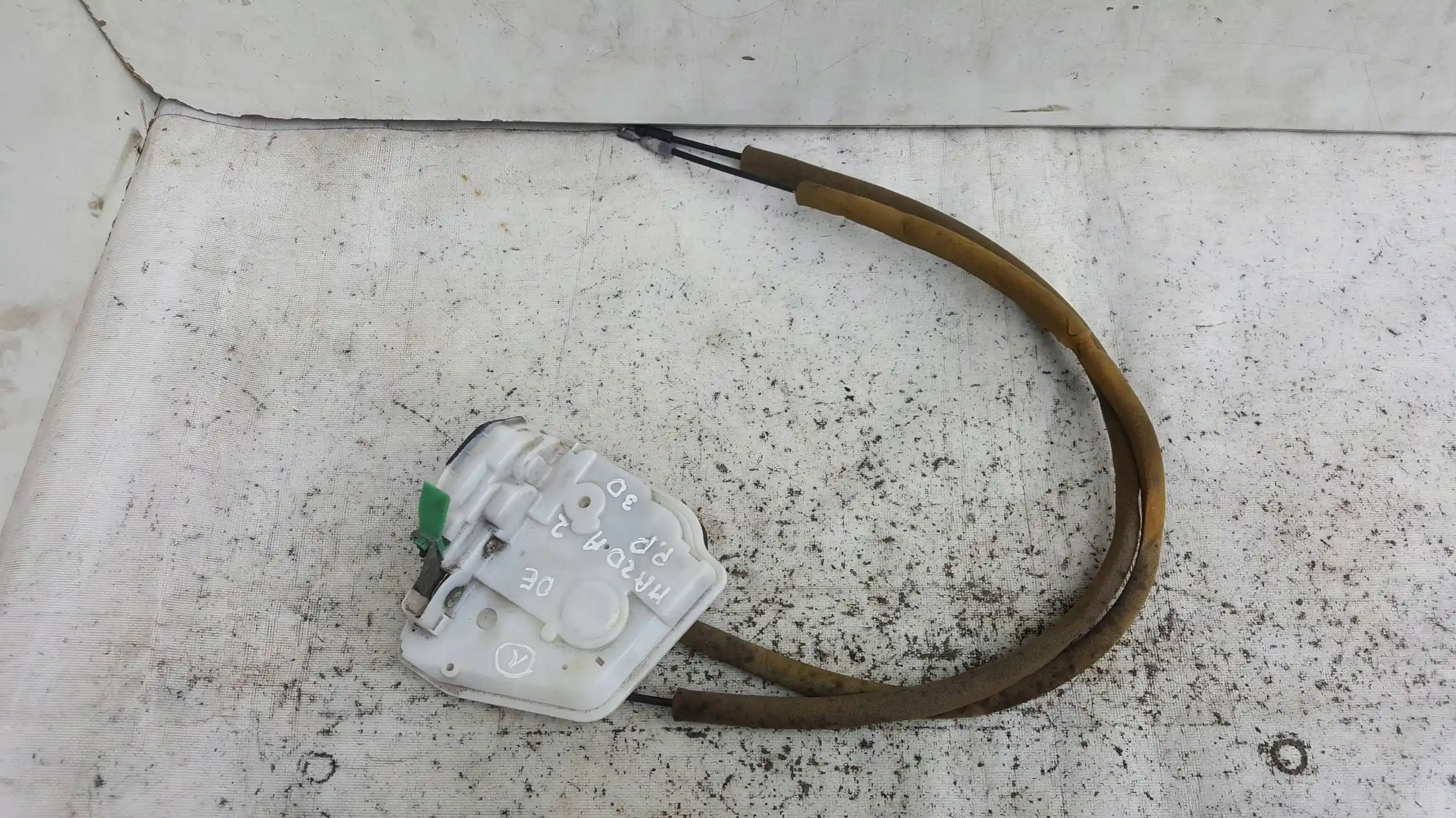 ZAMEK DRZWI PRAWY PRZÓD 8C28A0026 4 PIN MAZDA 2 DE 3D 07-