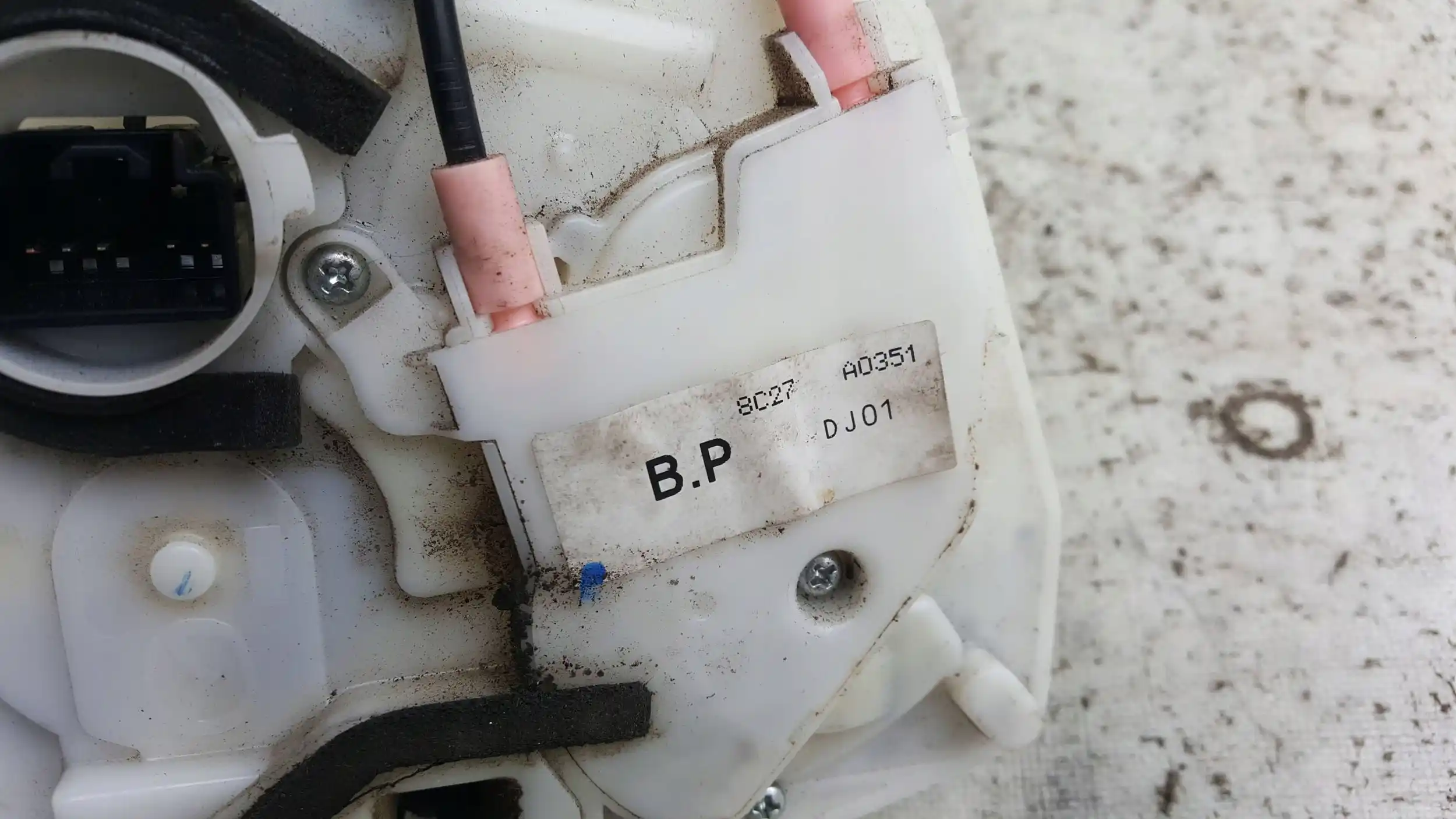 ZAMEK DRZWI LEWY PRZÓD 8C27A0351 7 PIN MAZDA 2 DE 3D 07-