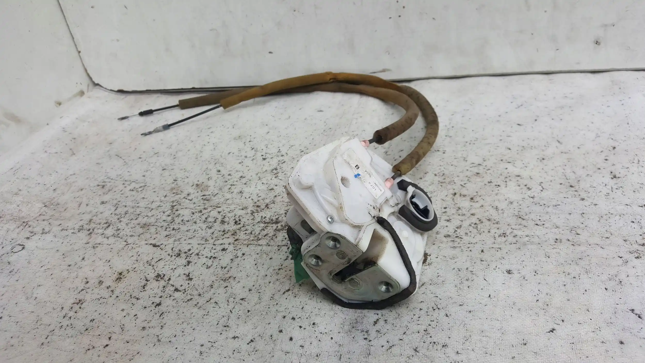 ZAMEK DRZWI PRAWY PRZÓD 8C28A0026 4 PIN MAZDA 2 DE 3D 07-