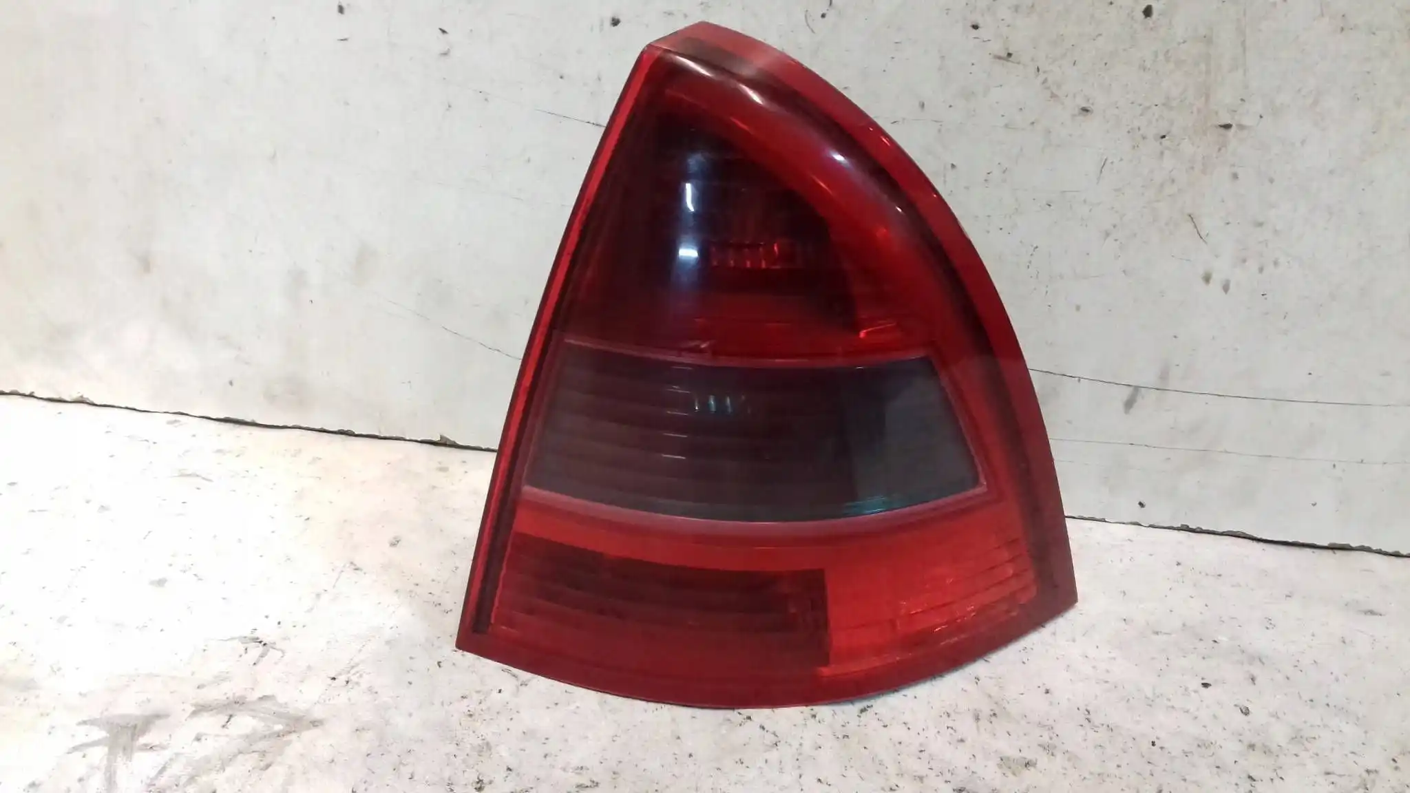 LAMPA PRAWY TYŁ TYLNA CITROEN C5 II SEDAN 04-08