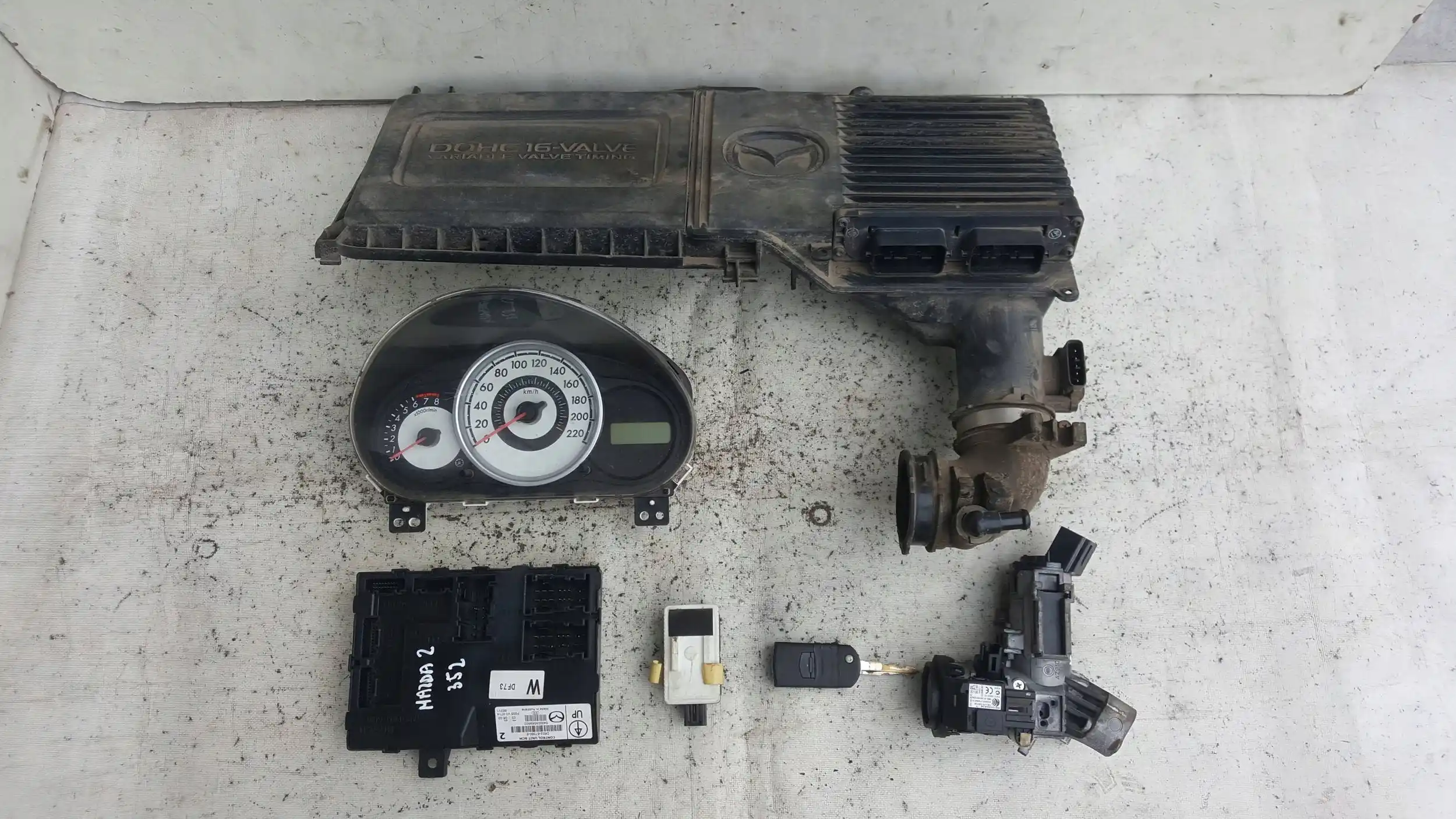 KOMPUTER 1001409895 ZESTAW IMMO MAZDA 2 DE 1.3 07-