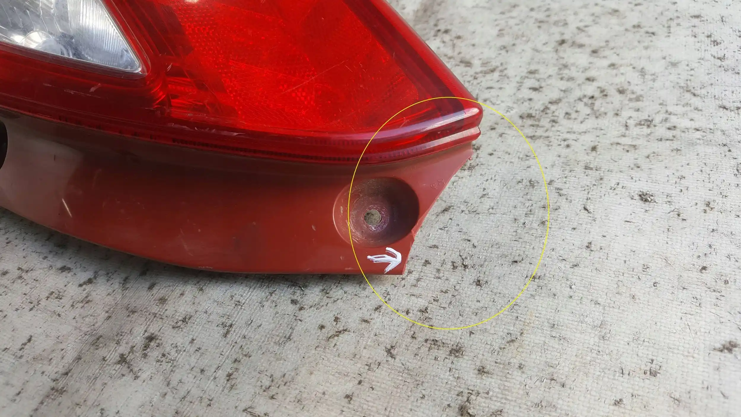LAMPA PRAWY TYŁ TYLNA MAZDA 2 DE 3D 07-