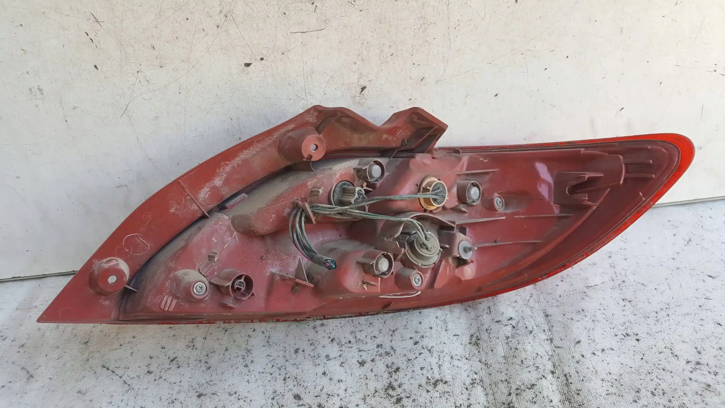 LAMPA LEWY TYŁ TYLNA MAZDA 2 DE 3D 07-