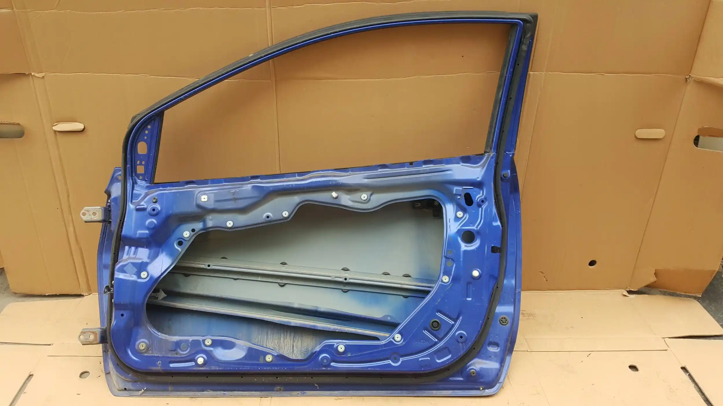 DRZWI PRAWY PRZÓD PRZEDNIE MAZDA 2 DE 3D 07- 34J