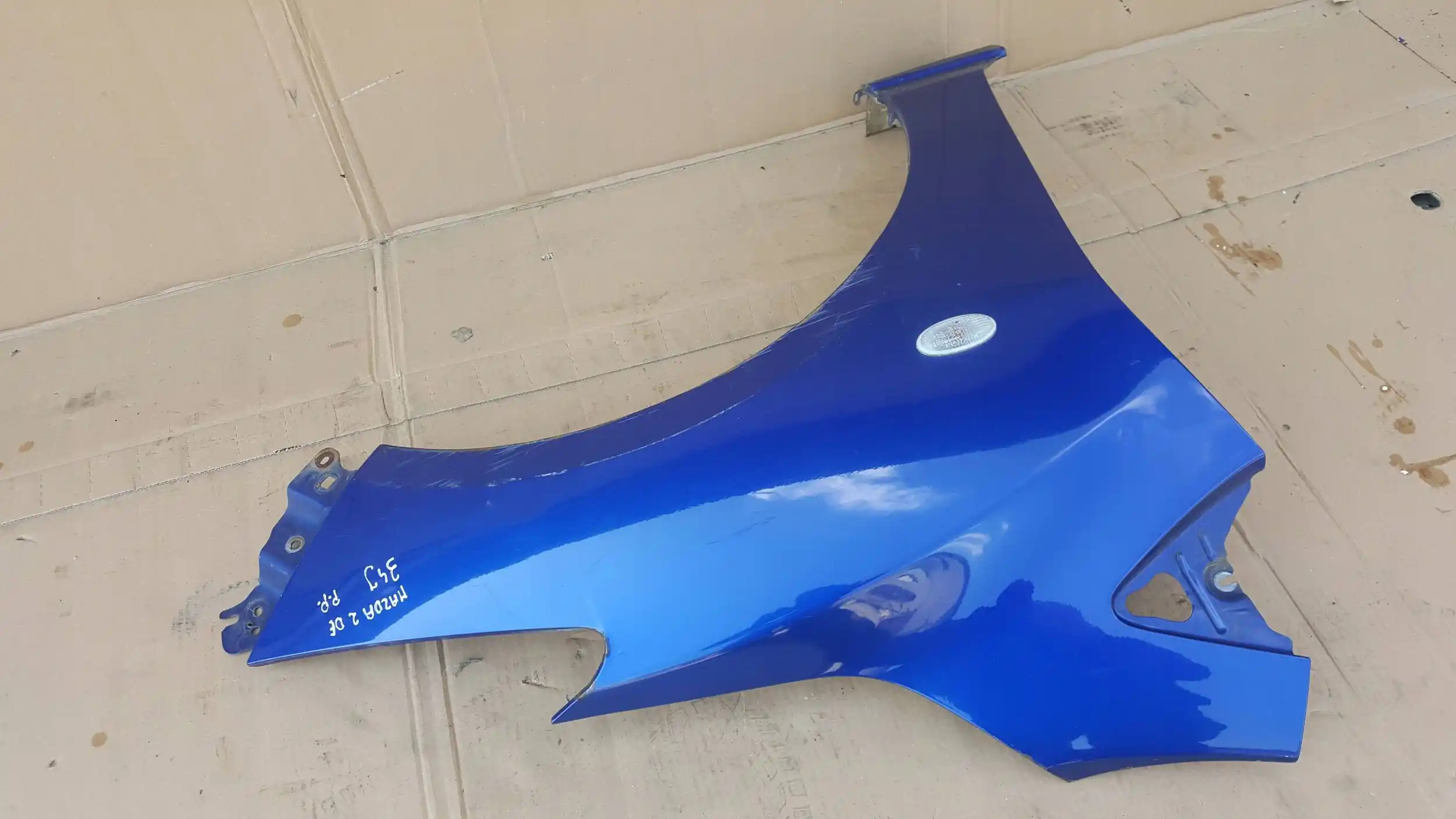 BŁOTNIK PRAWY PRZÓD PRZEDNI MAZDA 2 DE 3D 07- 34J