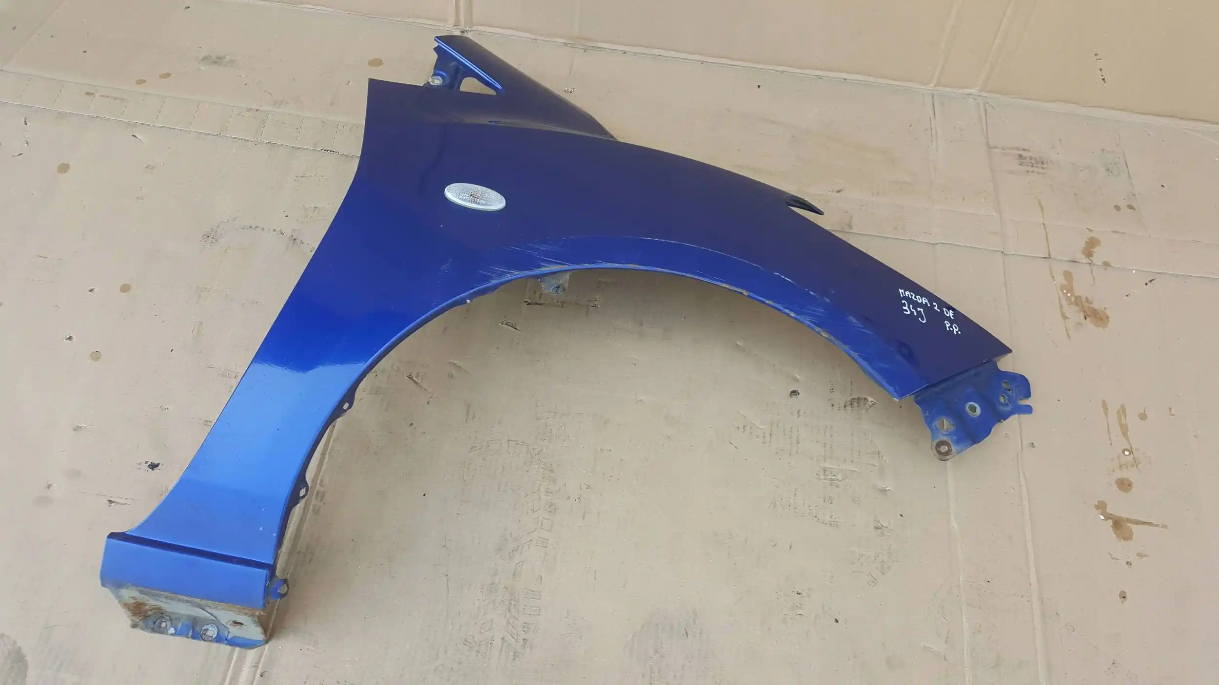 BŁOTNIK PRAWY PRZÓD PRZEDNI MAZDA 2 DE 3D 07- 34J