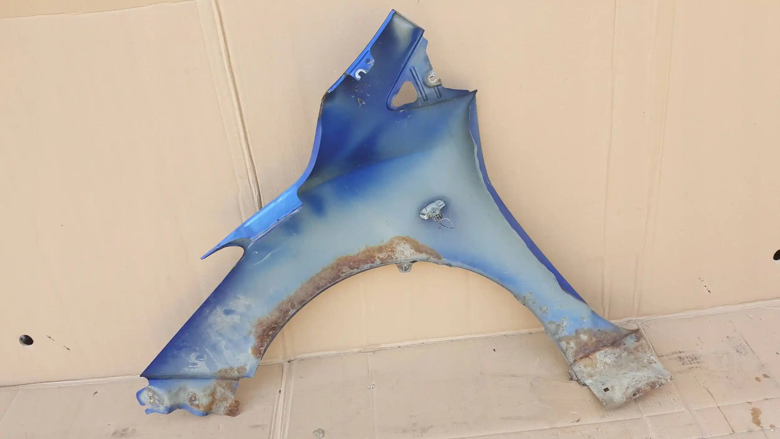 BŁOTNIK PRAWY PRZÓD PRZEDNI MAZDA 2 DE 3D 07- 34J