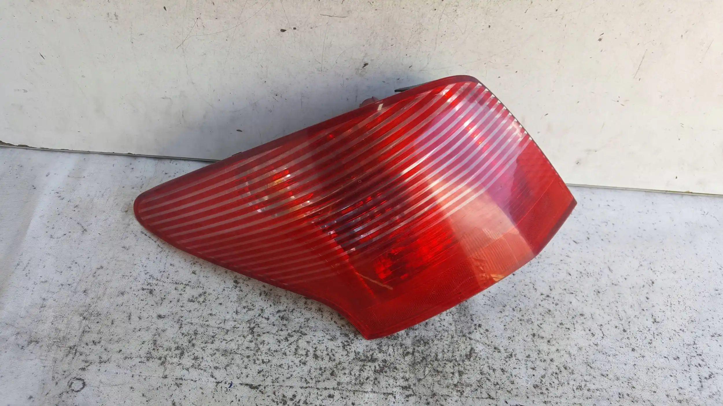 LAMPA LEWY TYŁ TYLNA PEUGEOT 407 SW KOMBI 04-