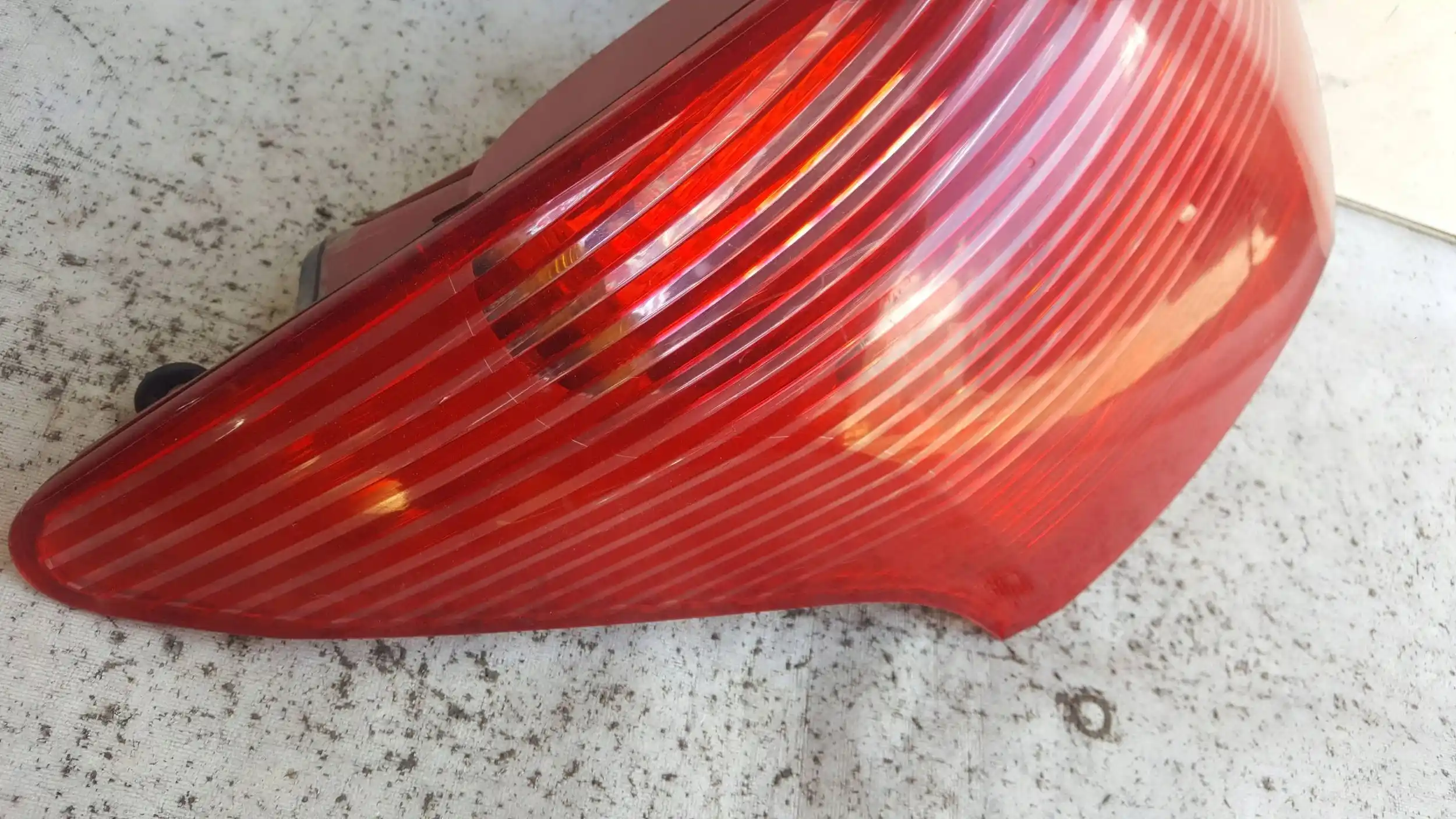 LAMPA LEWY TYŁ TYLNA PEUGEOT 407 SW KOMBI 04-