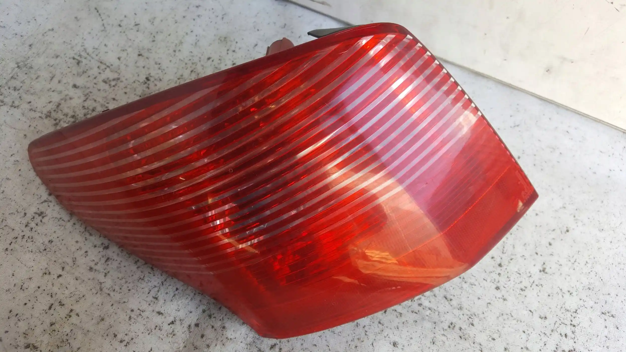 LAMPA LEWY TYŁ TYLNA PEUGEOT 407 SW KOMBI 04-