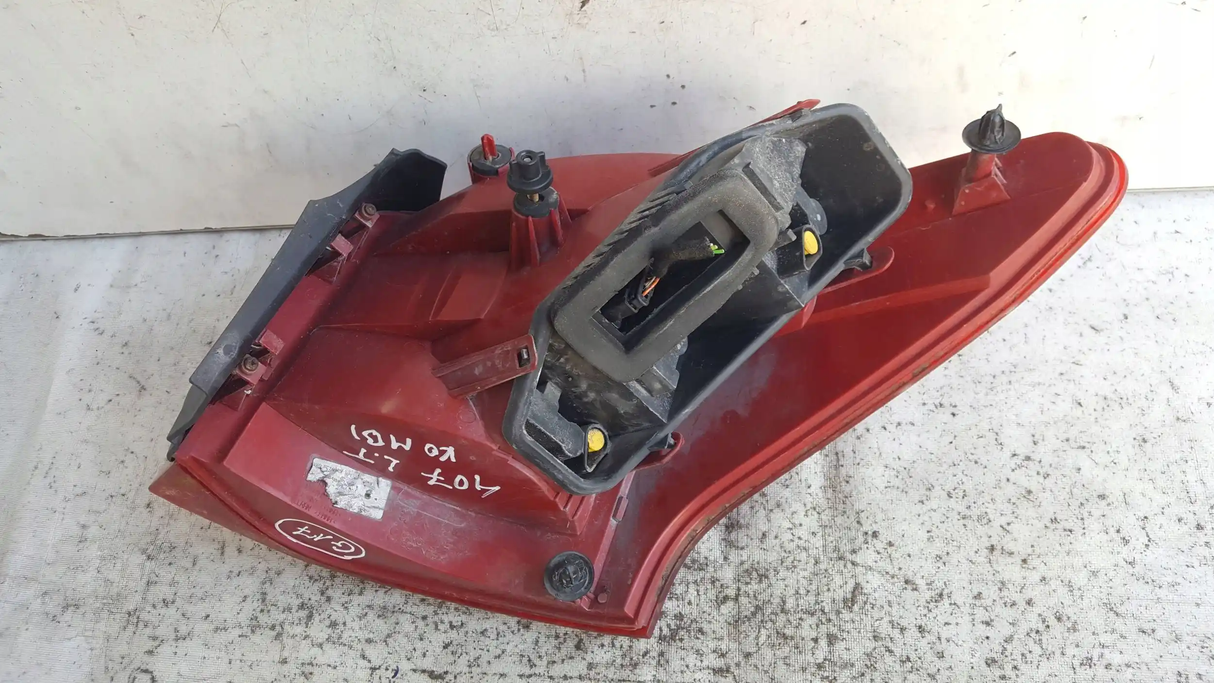 LAMPA LEWY TYŁ TYLNA PEUGEOT 407 SW KOMBI 04-