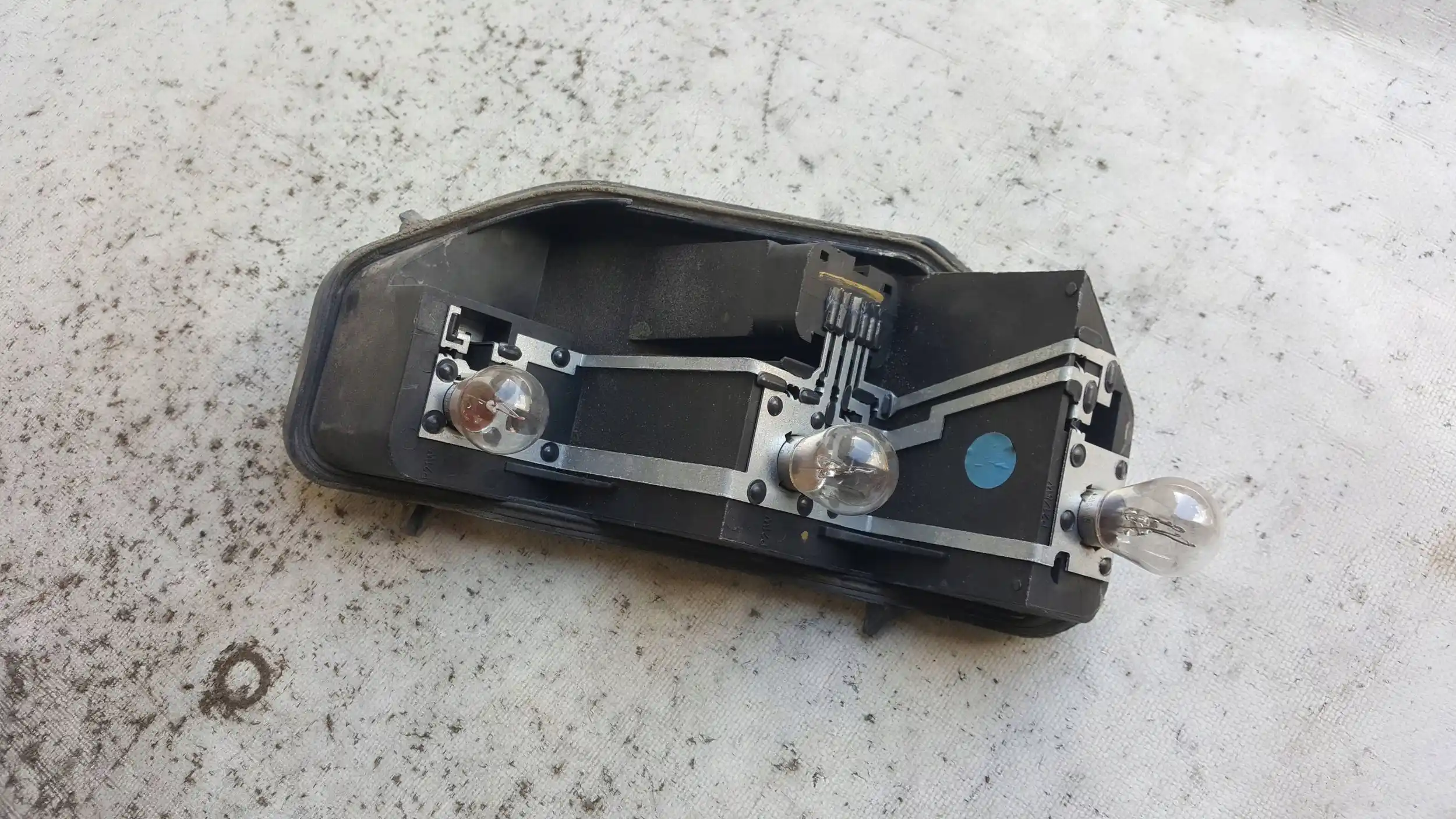 LAMPA LEWY TYŁ TYLNA PEUGEOT 407 SW KOMBI 04-