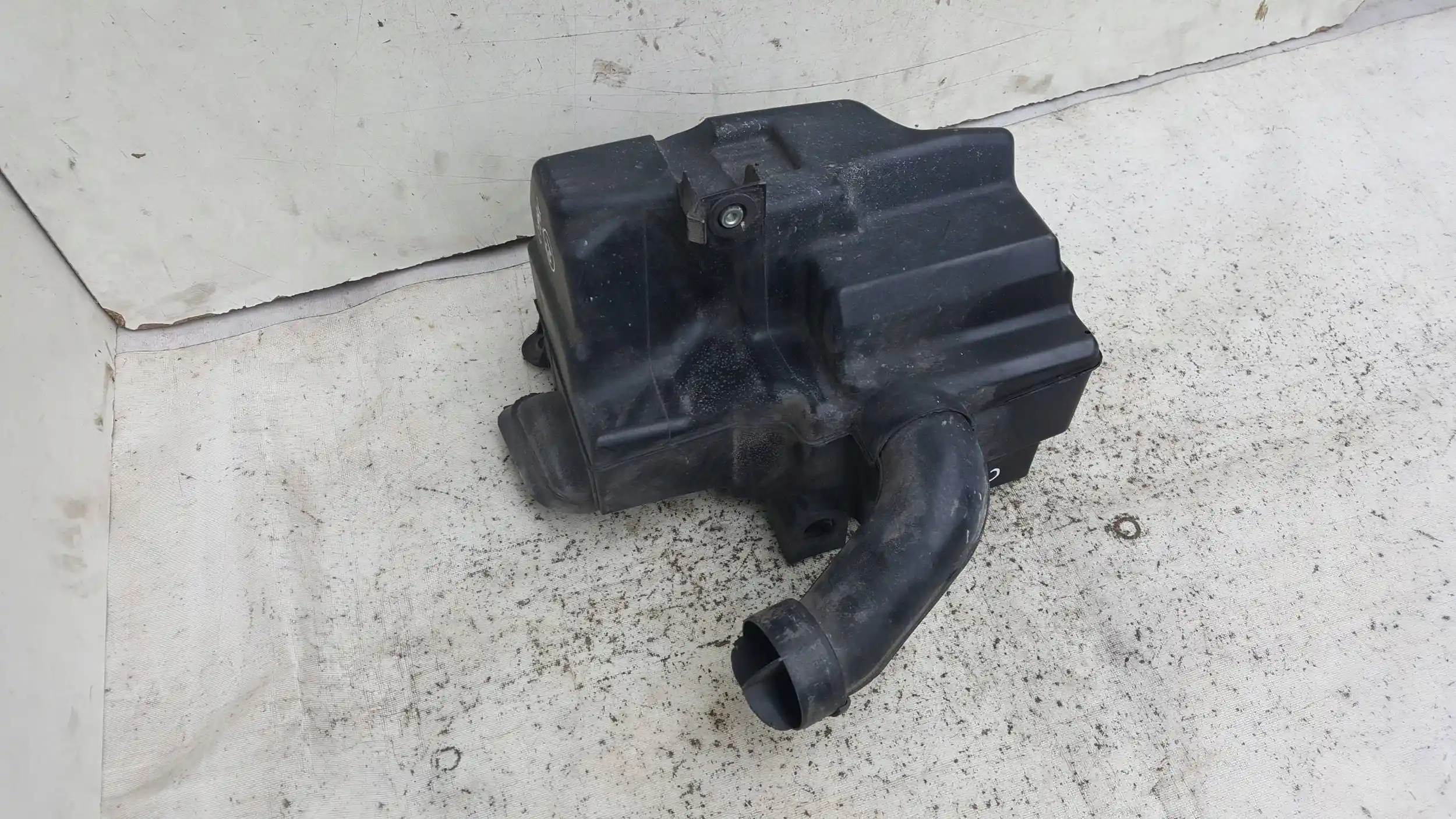 REZONATOR DOLOT POWIETRZA 3M519F763NA FORD C-MAX 1.8 16V 03-