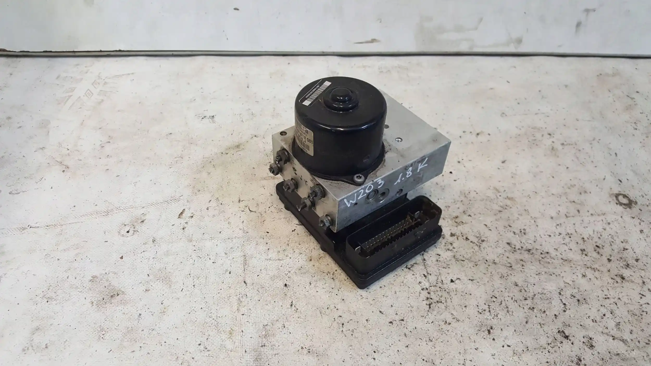 POMPA ABS A0054310712 A2095452932 MERCEDES C-KLASA W203 1.8 00-