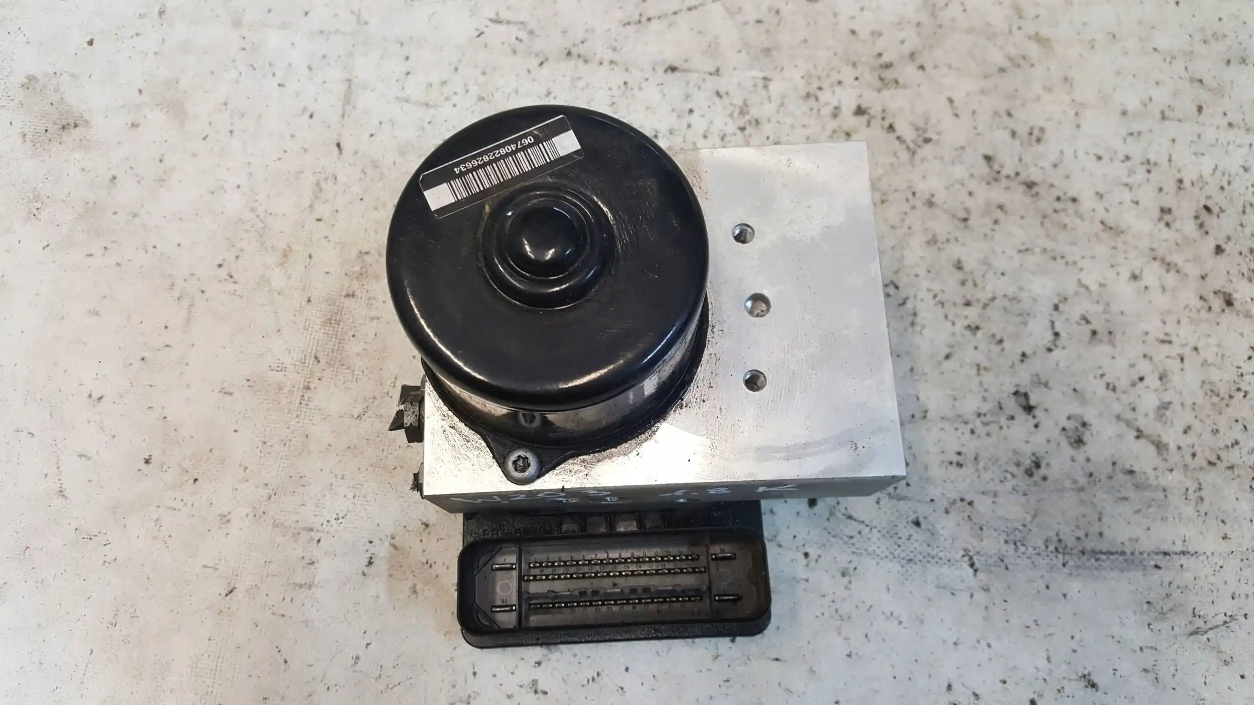 POMPA ABS A0054310712 A2095452932 MERCEDES C-KLASA W203 1.8 00-