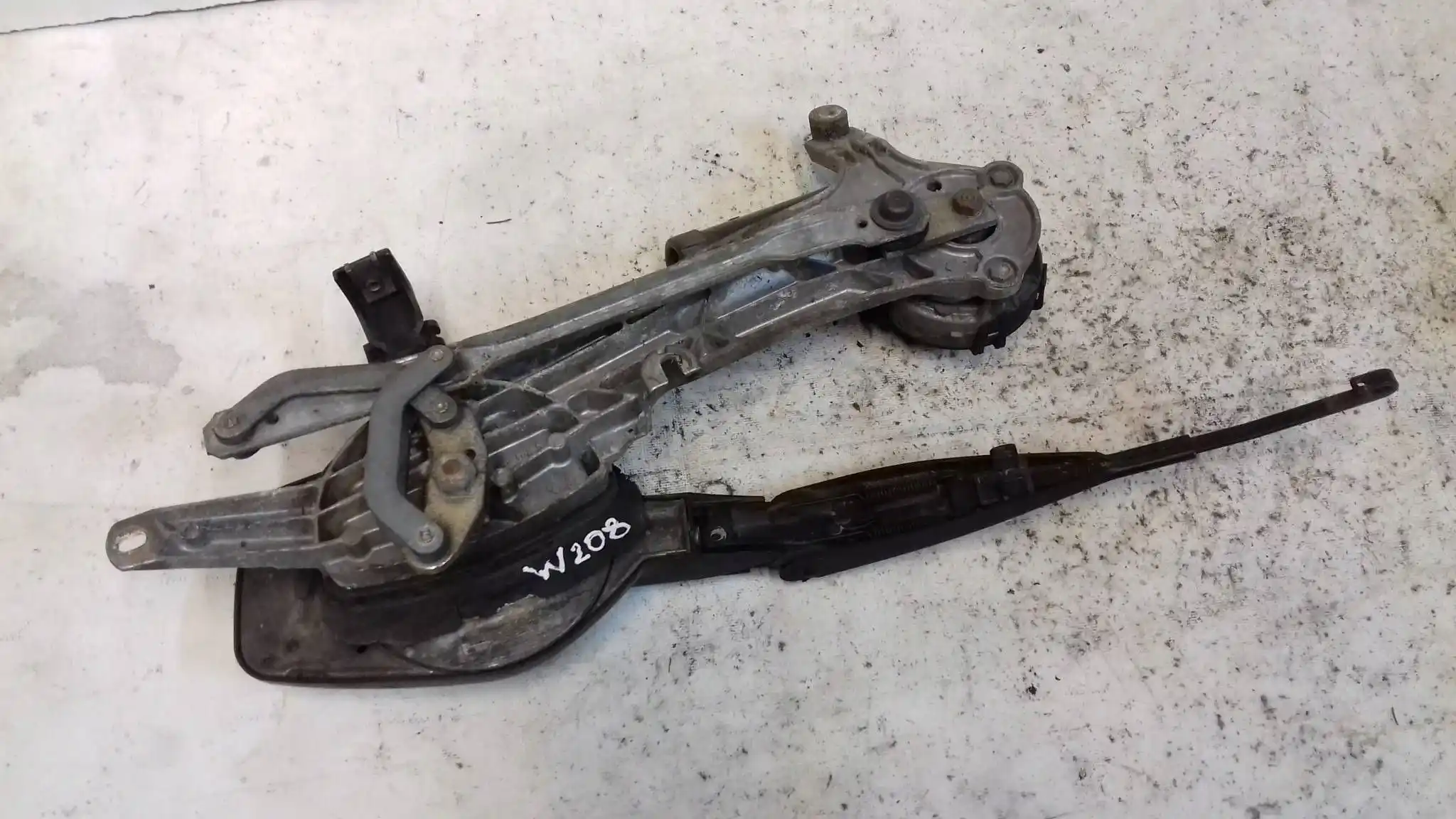 MECHANIZM SILNICZEK RAMIĘ WYCIERACZKI PRZÓD MERCEDES CLK W208 COUPE 97-
