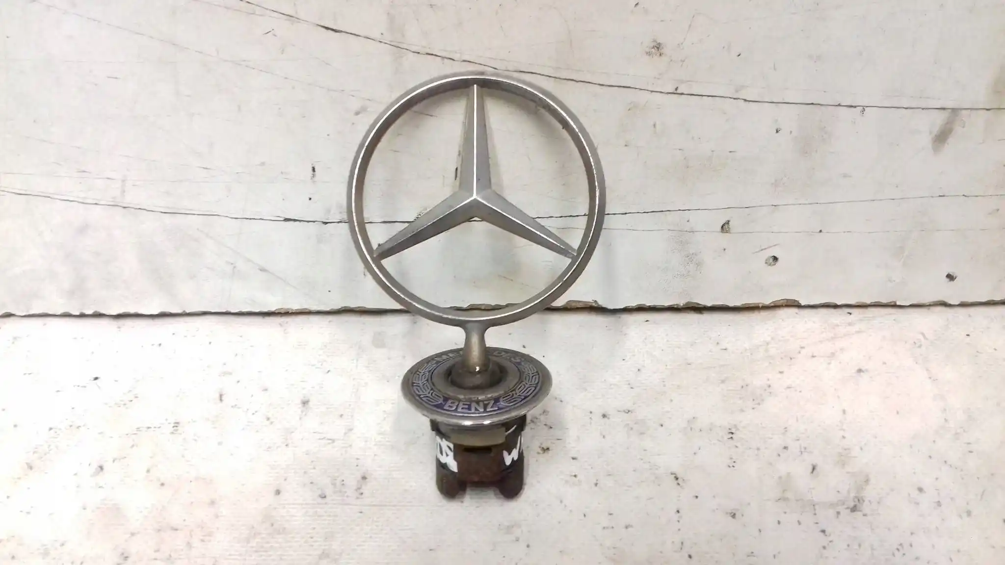 EMBLEMAT ZNACZEK CELOWNIK MERCEDES CLK W208 COUPE 97-